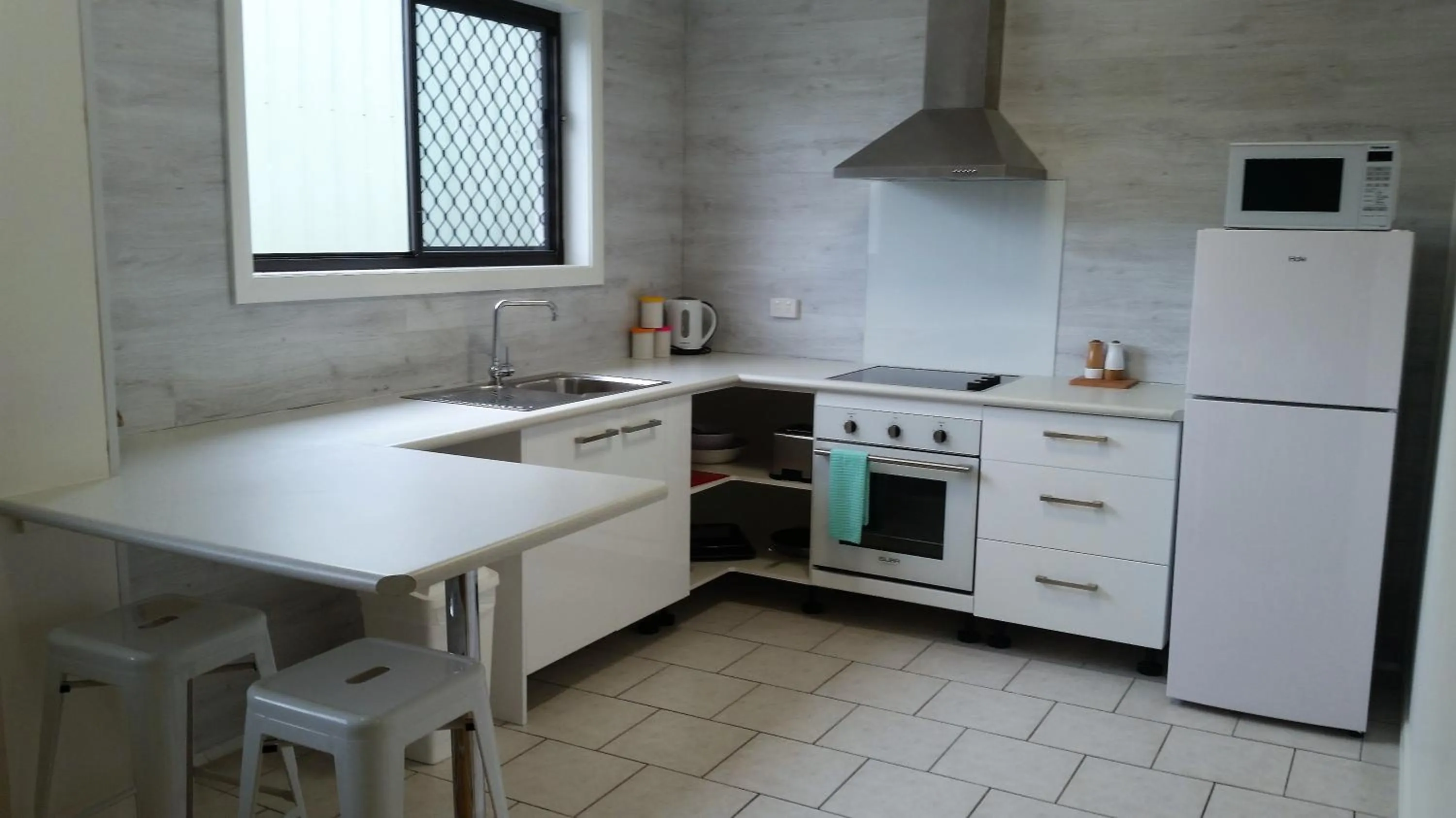 Kitchen or kitchenette in Karuah Riverside Motel