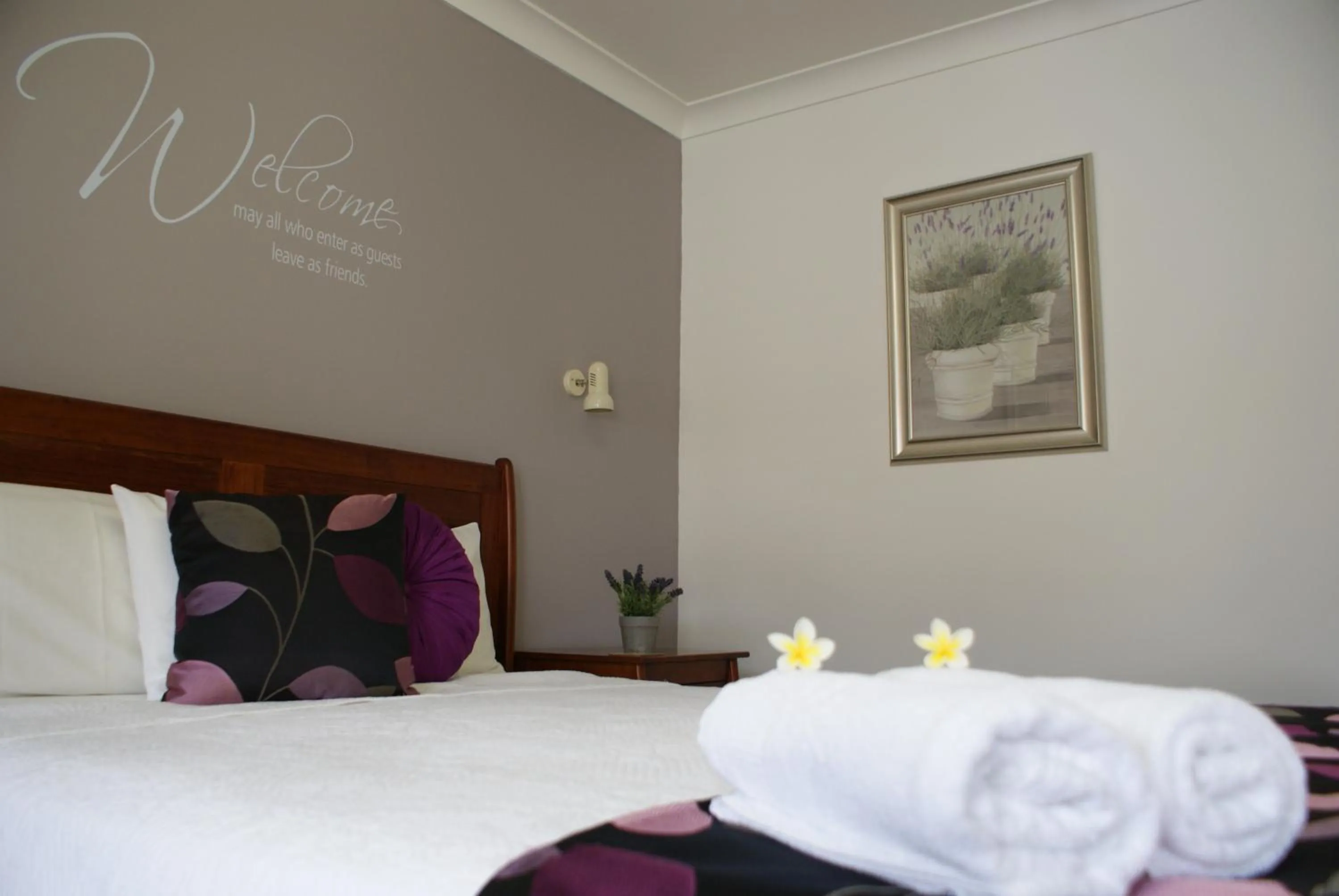 Decorative detail, Bed in Karuah Riverside Motel