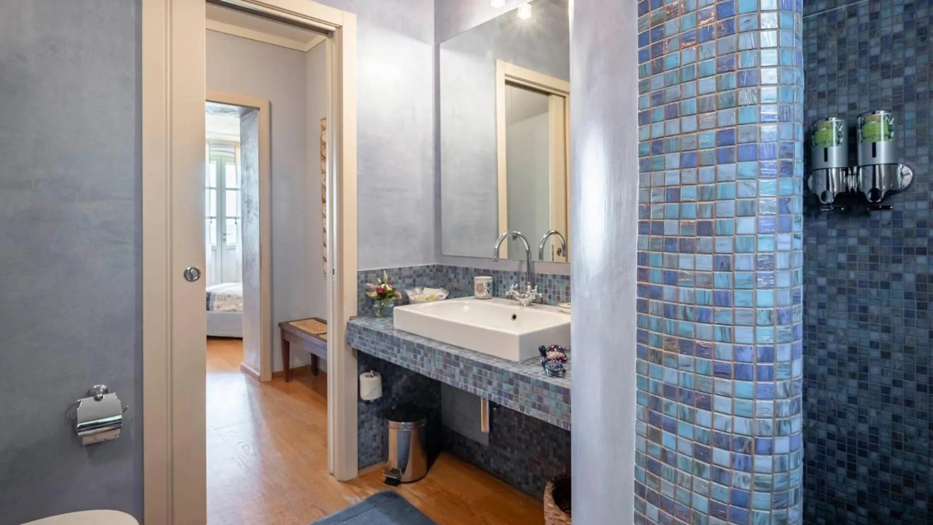 Shower in Tenuta il Sassone - Wine&Food