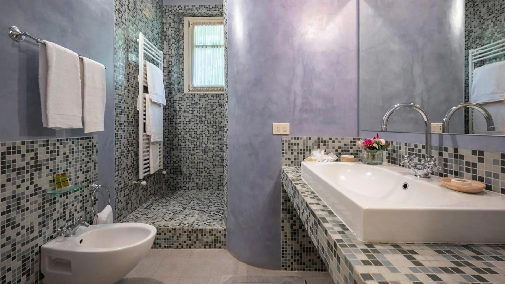 Shower in Tenuta il Sassone - Wine&Food