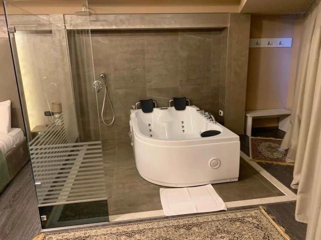 Shower in Albanopolis Hotel