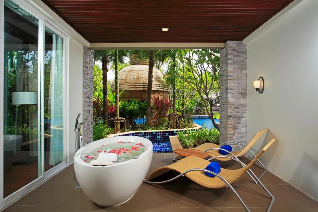 Graceland Khaolak Beachfront Resort