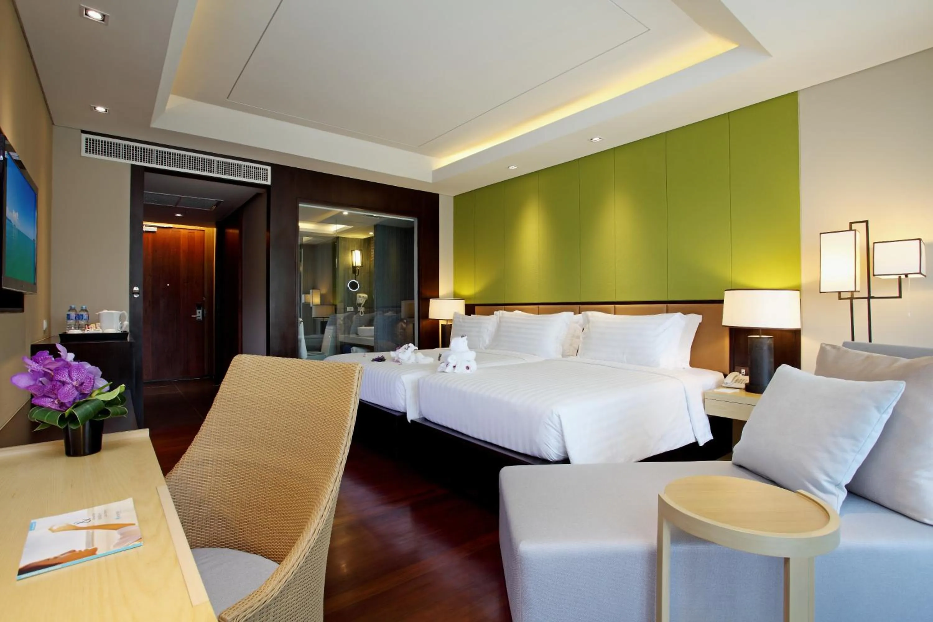 Bed in Graceland Khaolak Beachfront Resort