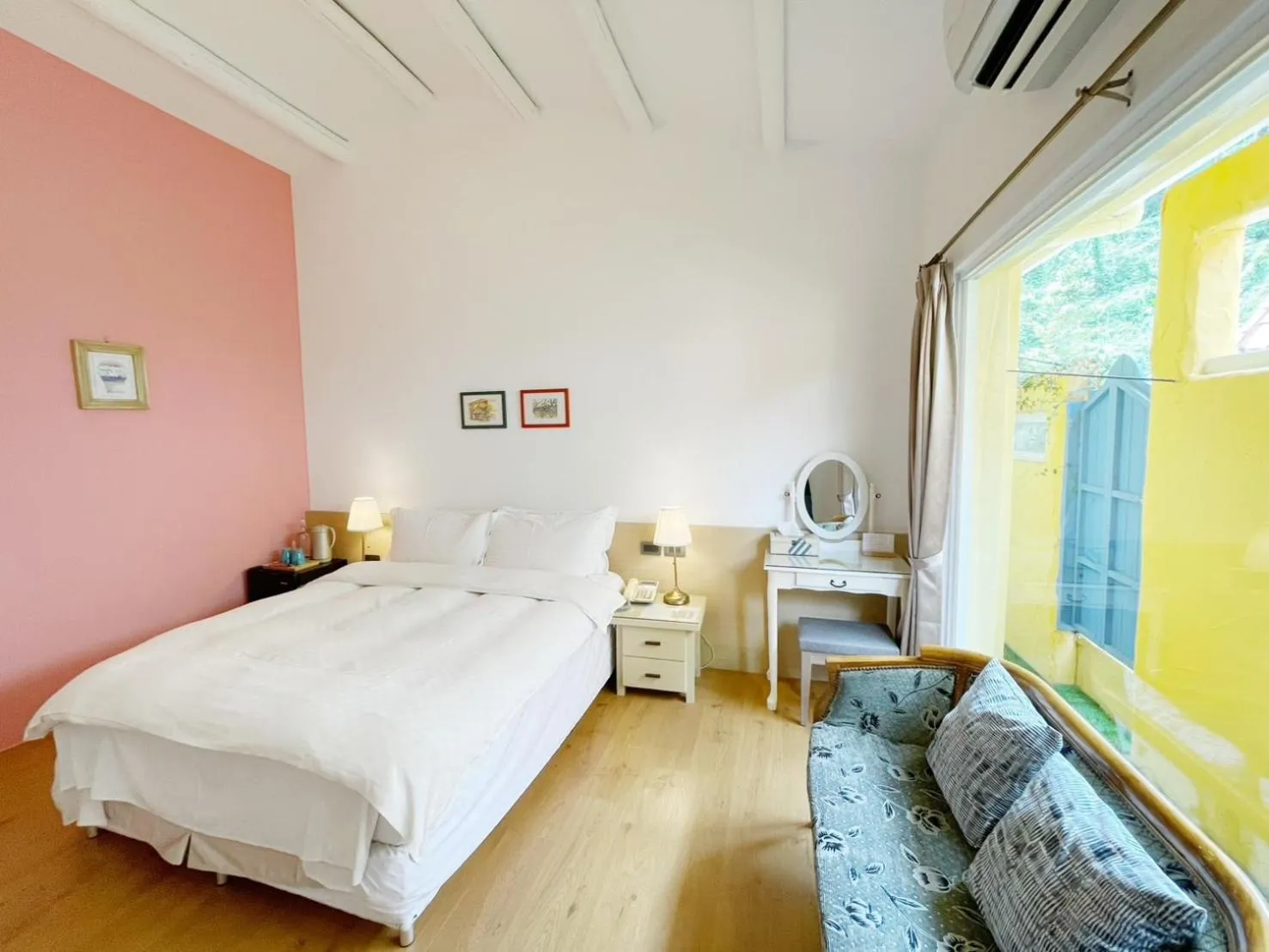 Bed in Alishan Tea Garden B&B