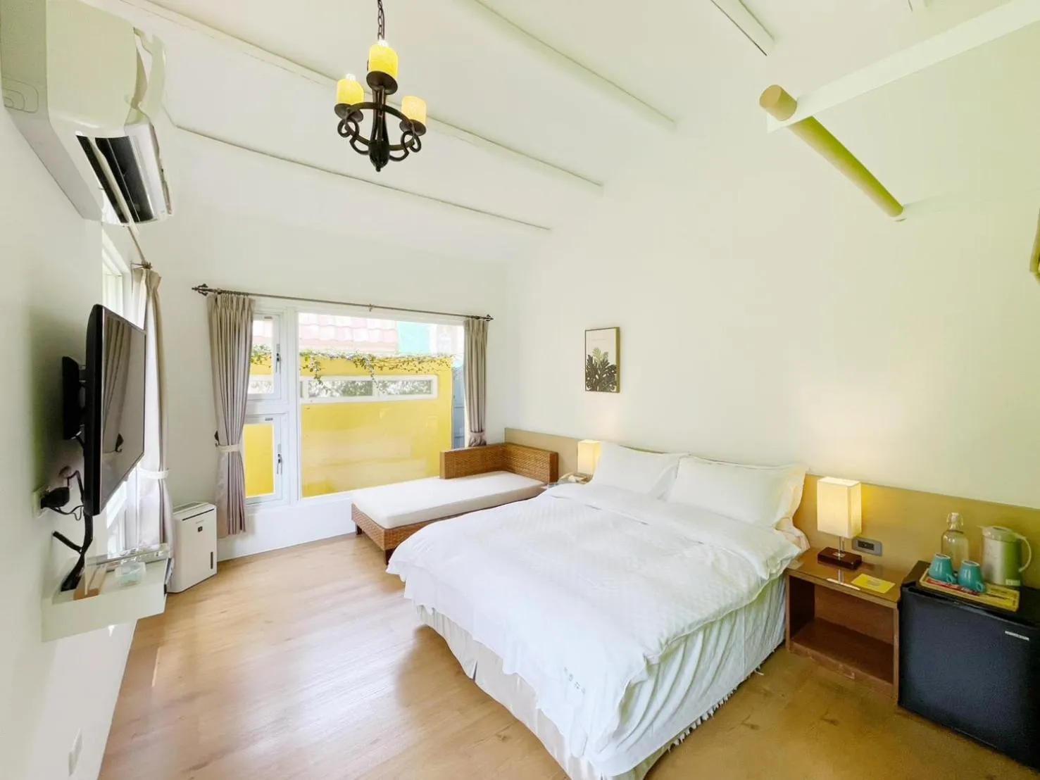 Bed in Alishan Tea Garden B&B