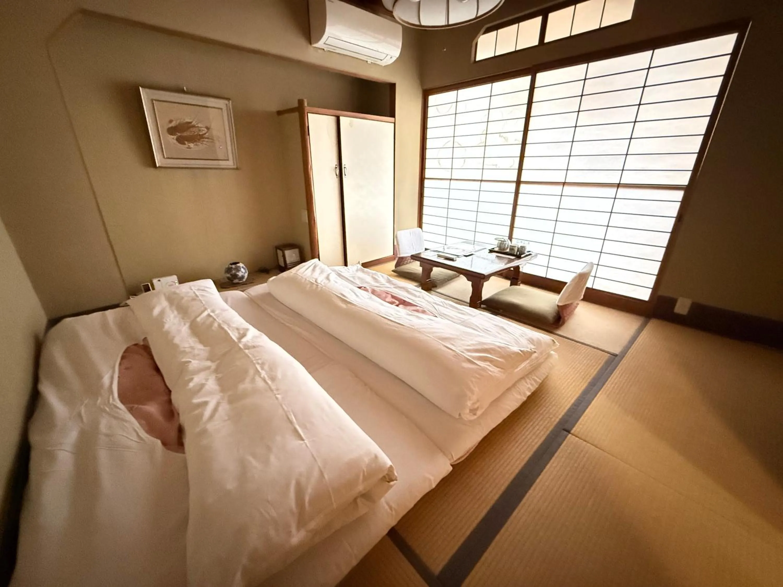 Photo of the whole room, Bed in Tazuru