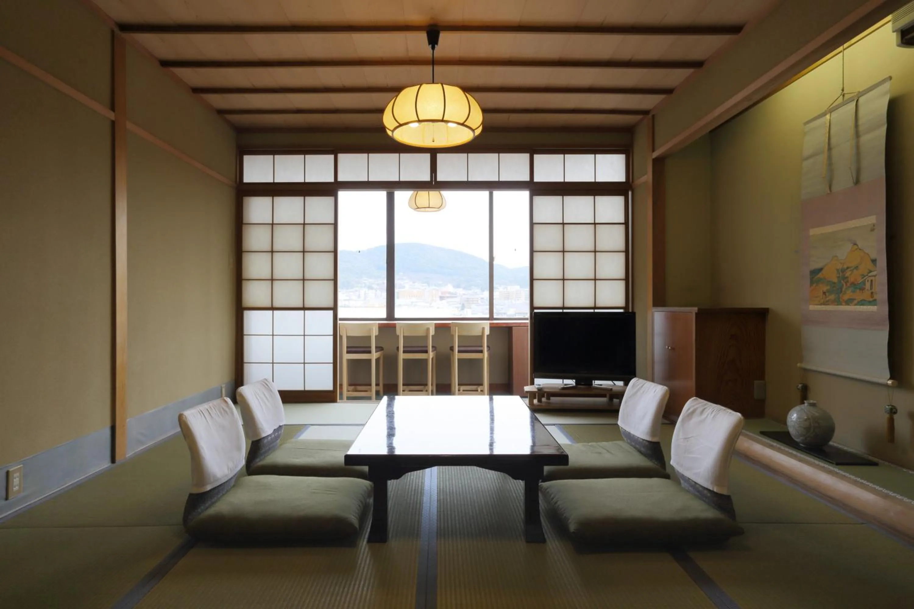 Photo of the whole room in Tazuru