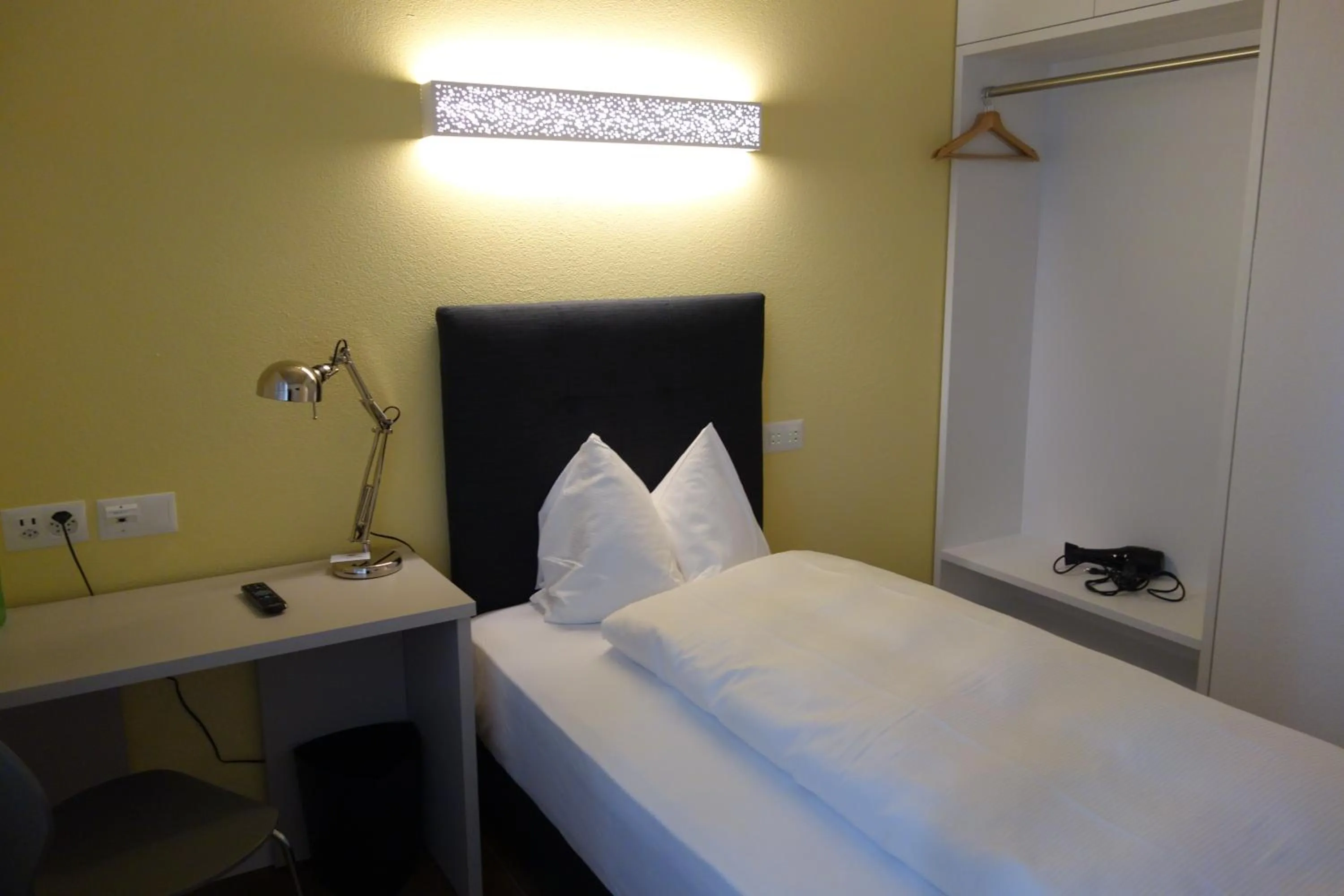 Single Room with Private Bathroom - single occupancy in Partner Hotel AG Zofingen