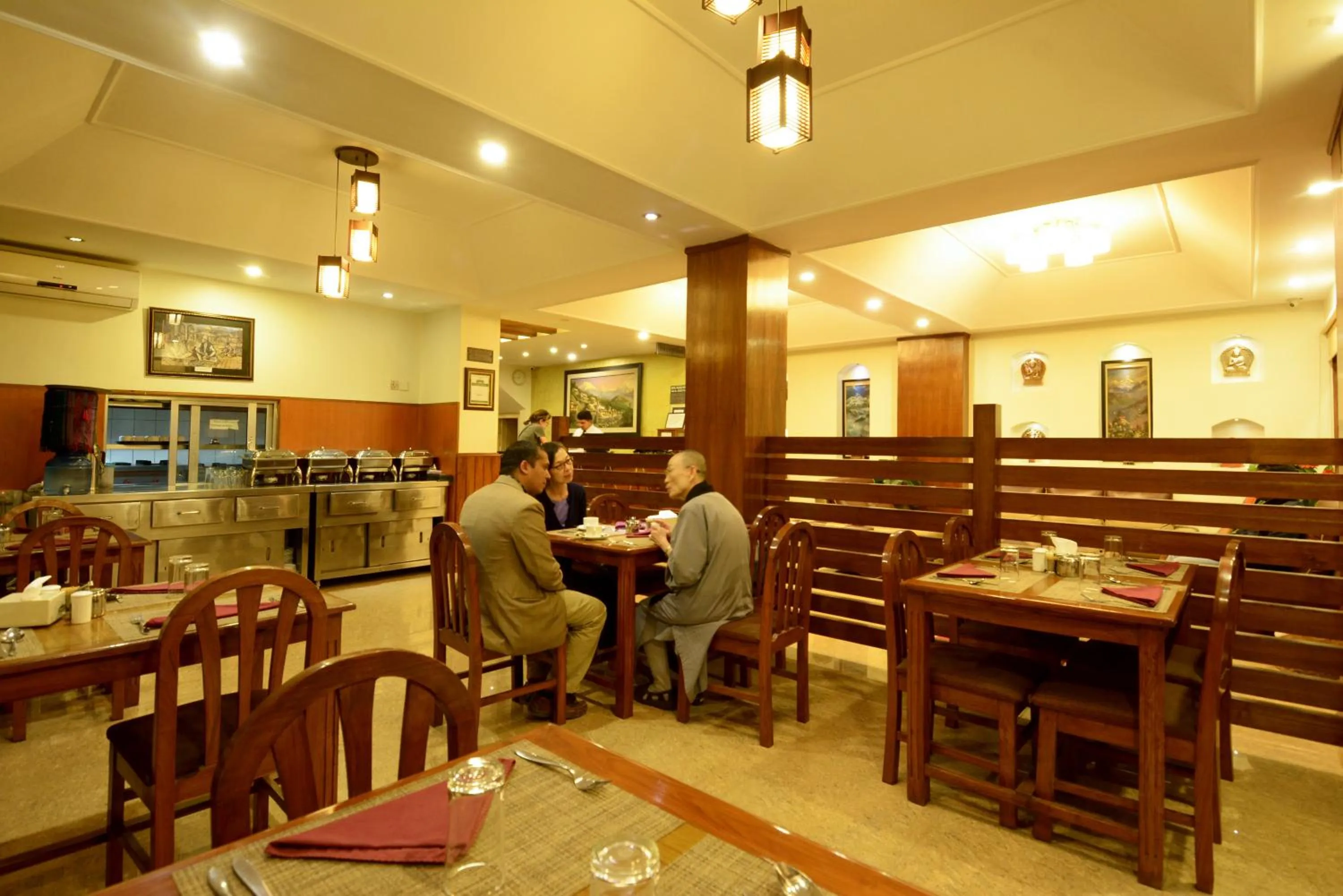 Restaurant/places to eat in Hotel Friends Home