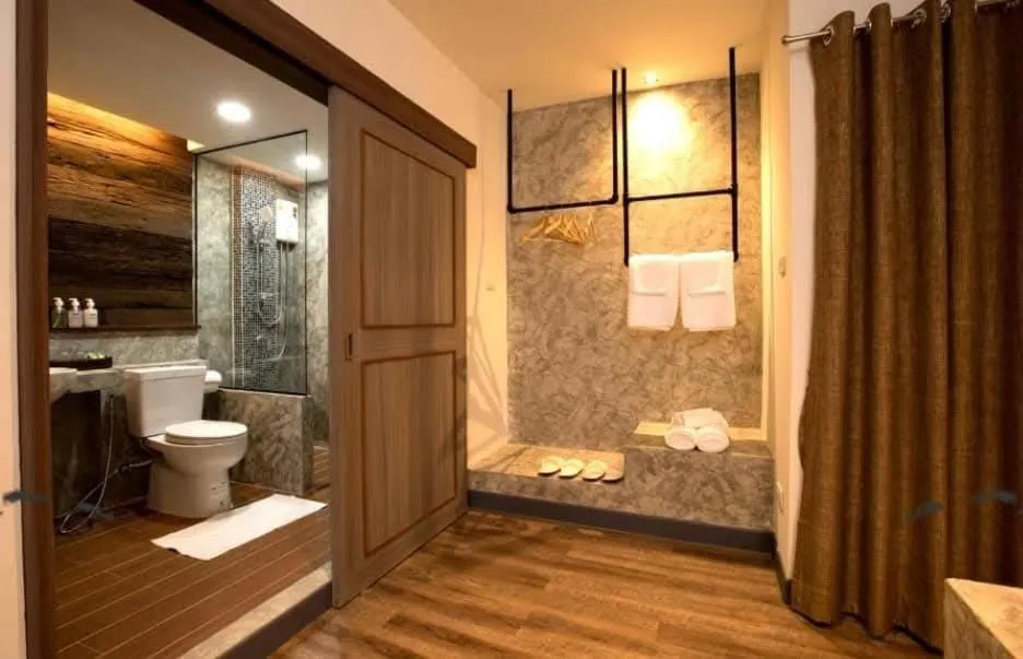 Boutique Poo-Yai Lee