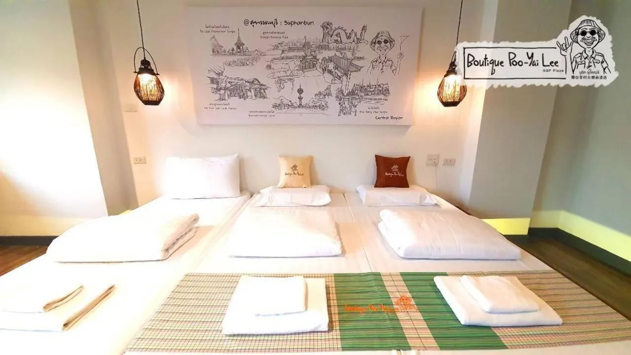 Bed in Boutique Poo-Yai Lee