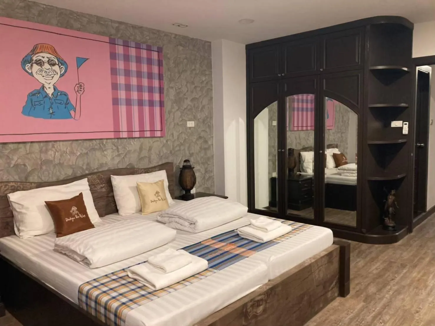 Bed in Boutique Poo-Yai Lee