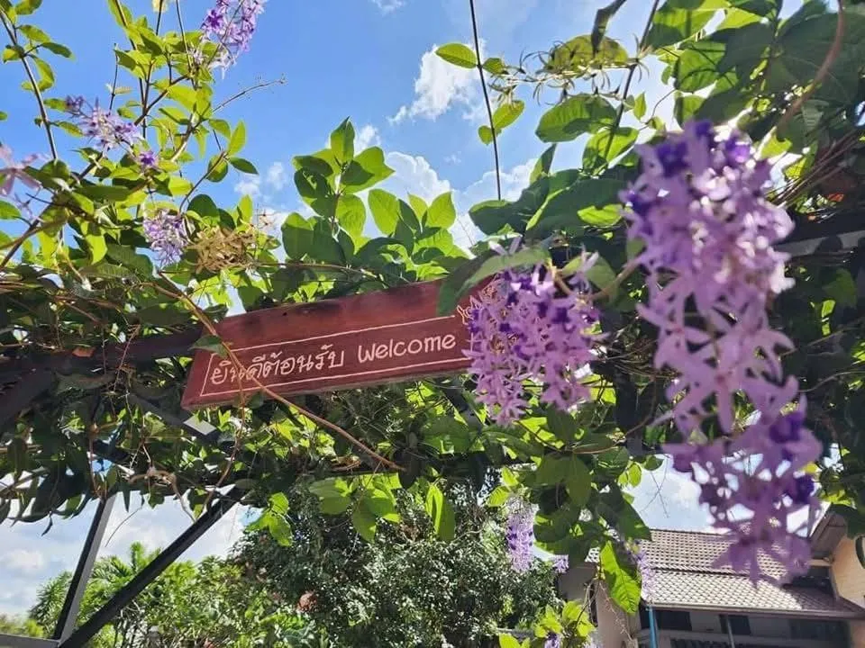 Boutique Poo-Yai Lee