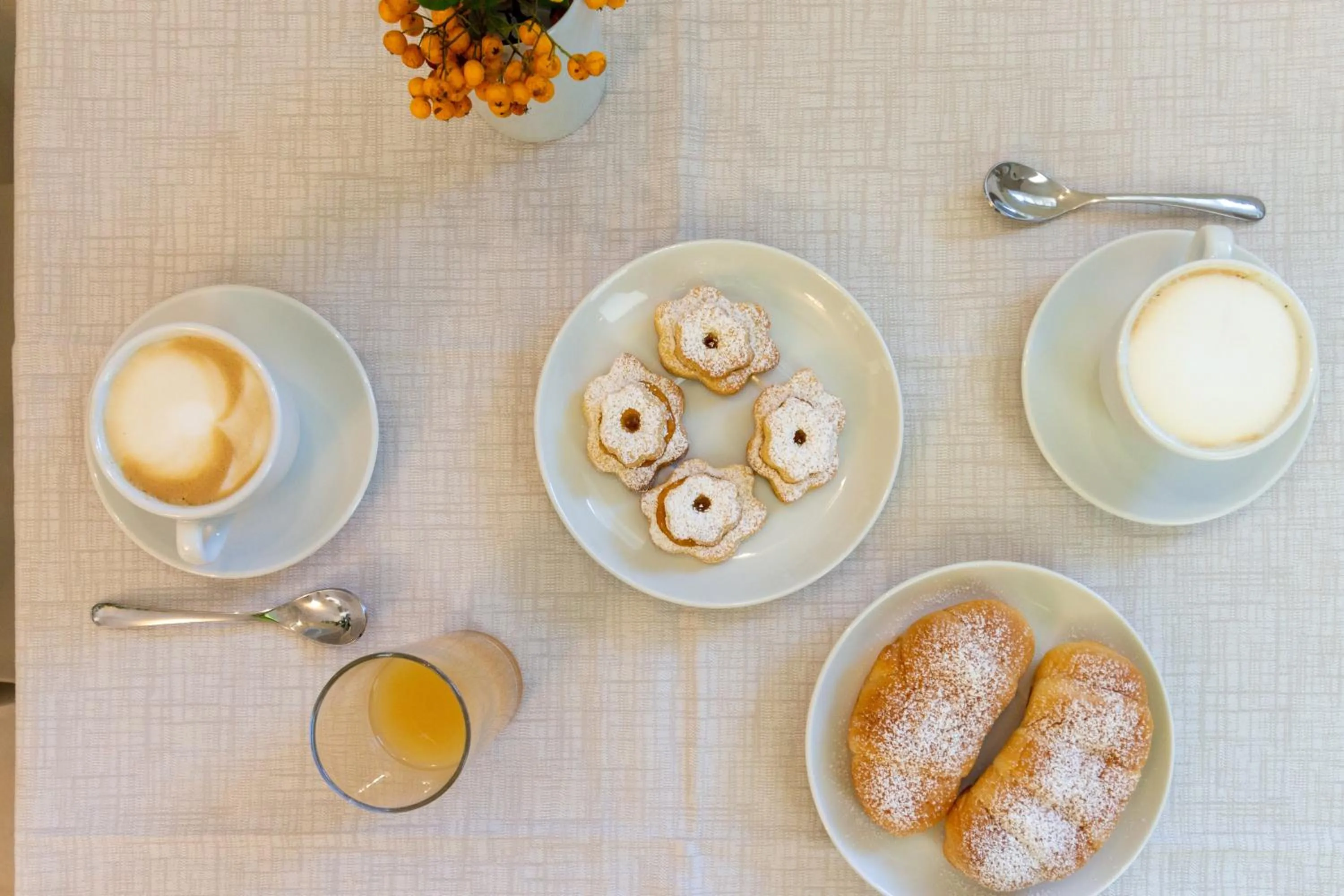 Food and drinks in New Ca'Mea