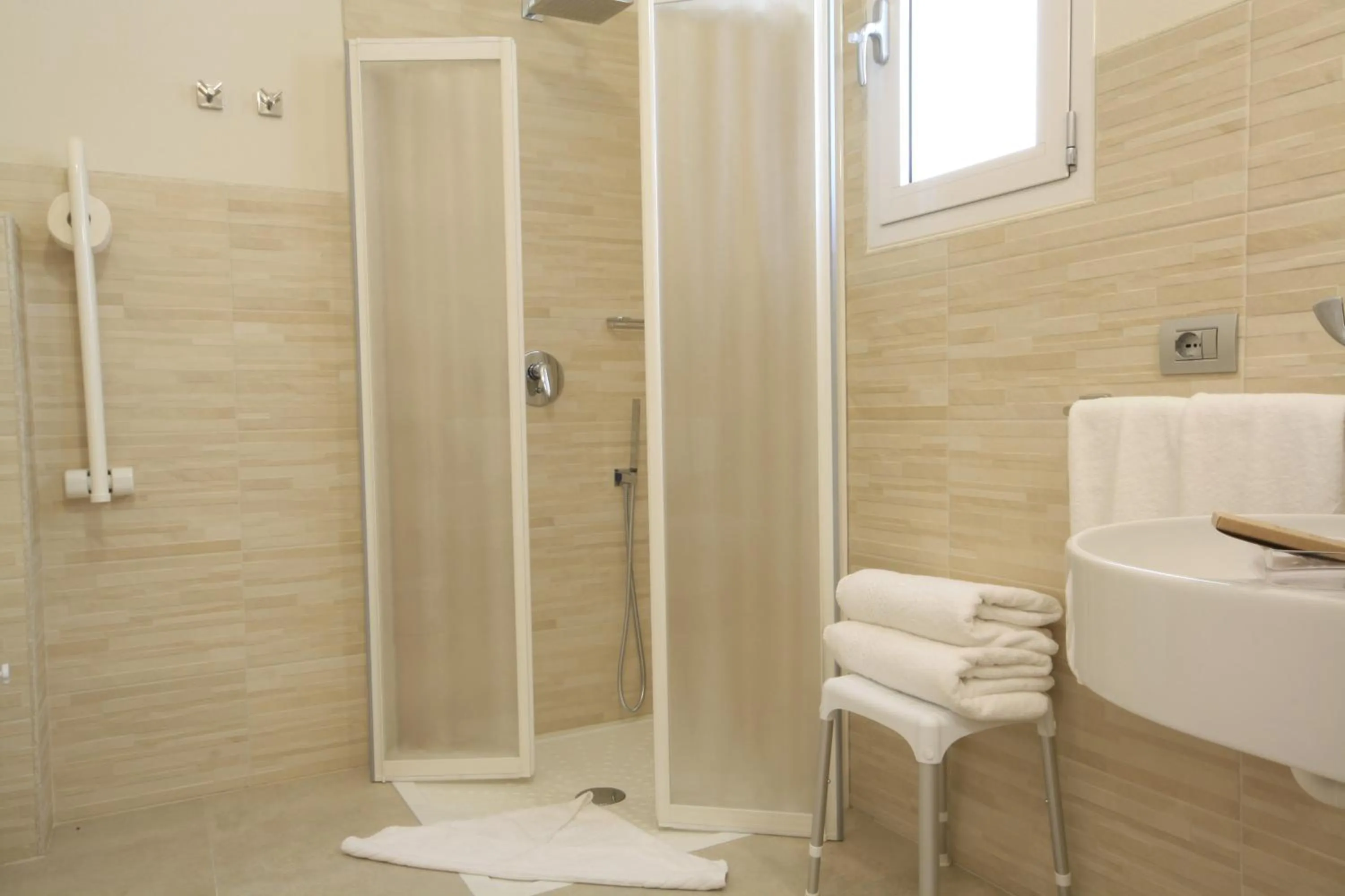 Shower in New Ca'Mea