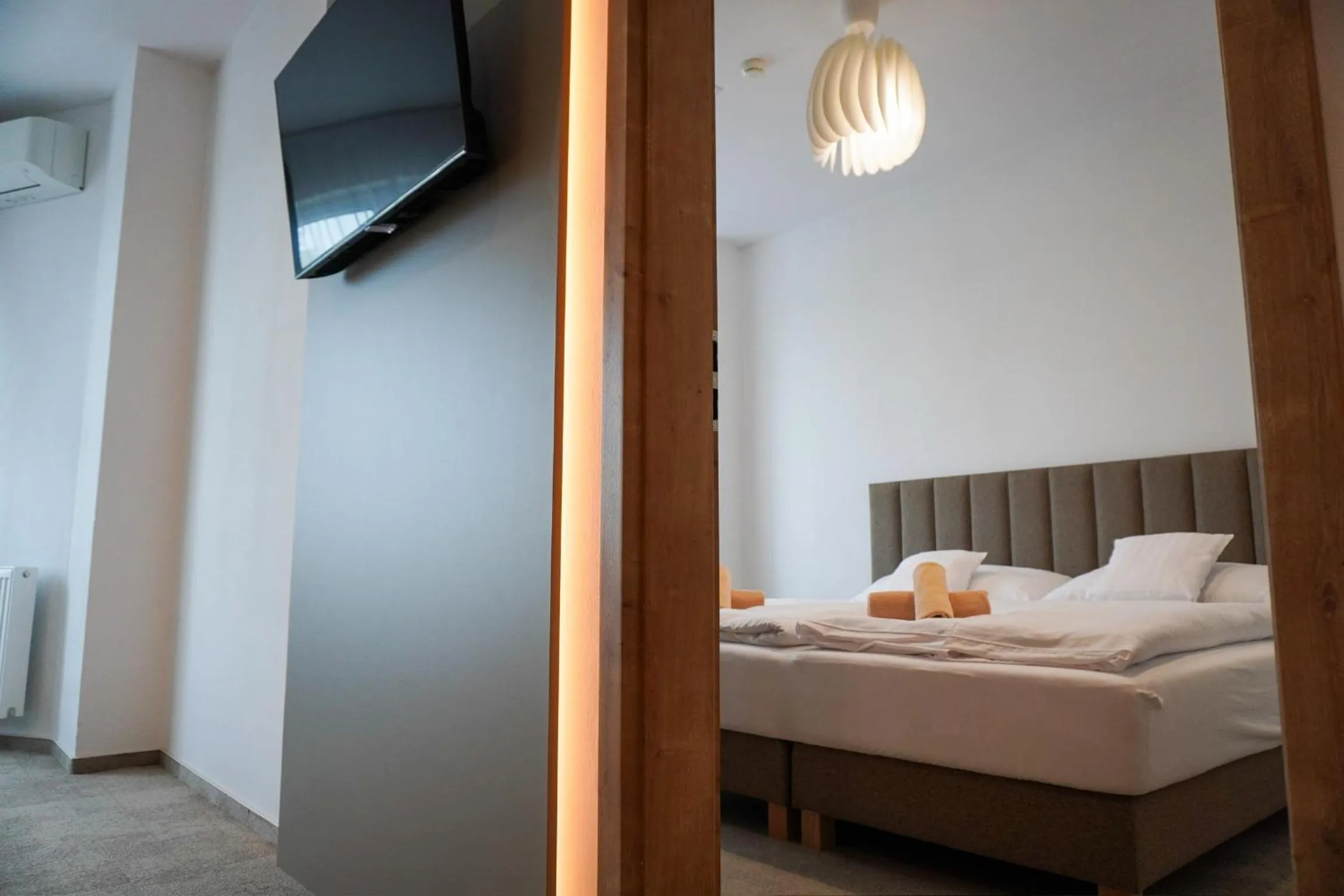 TV and multimedia, Bed in Hotel Modena