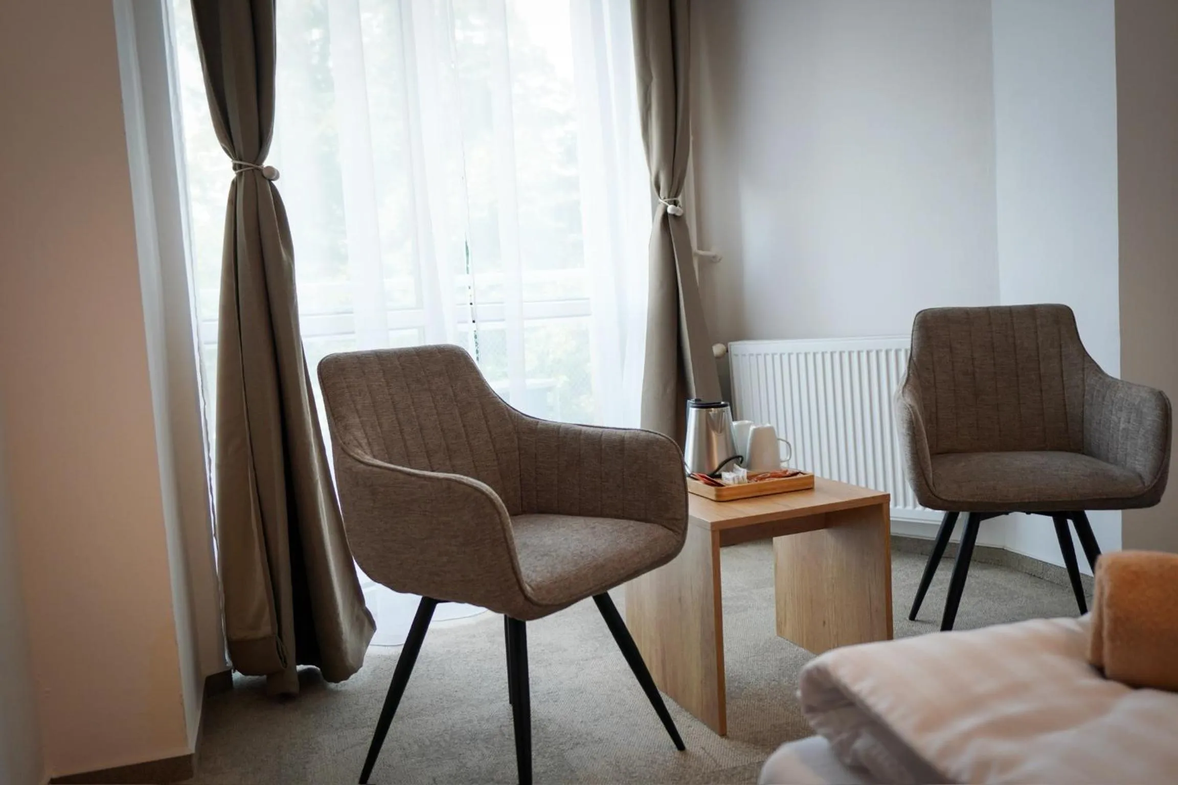 Seating area in Hotel Modena