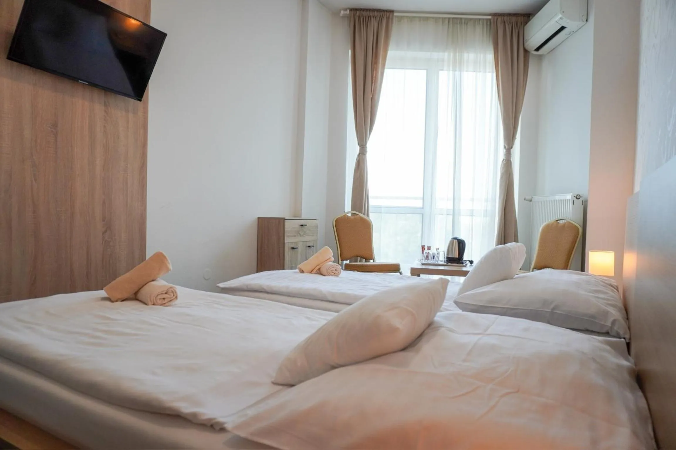 Photo of the whole room, Bed in Hotel Modena