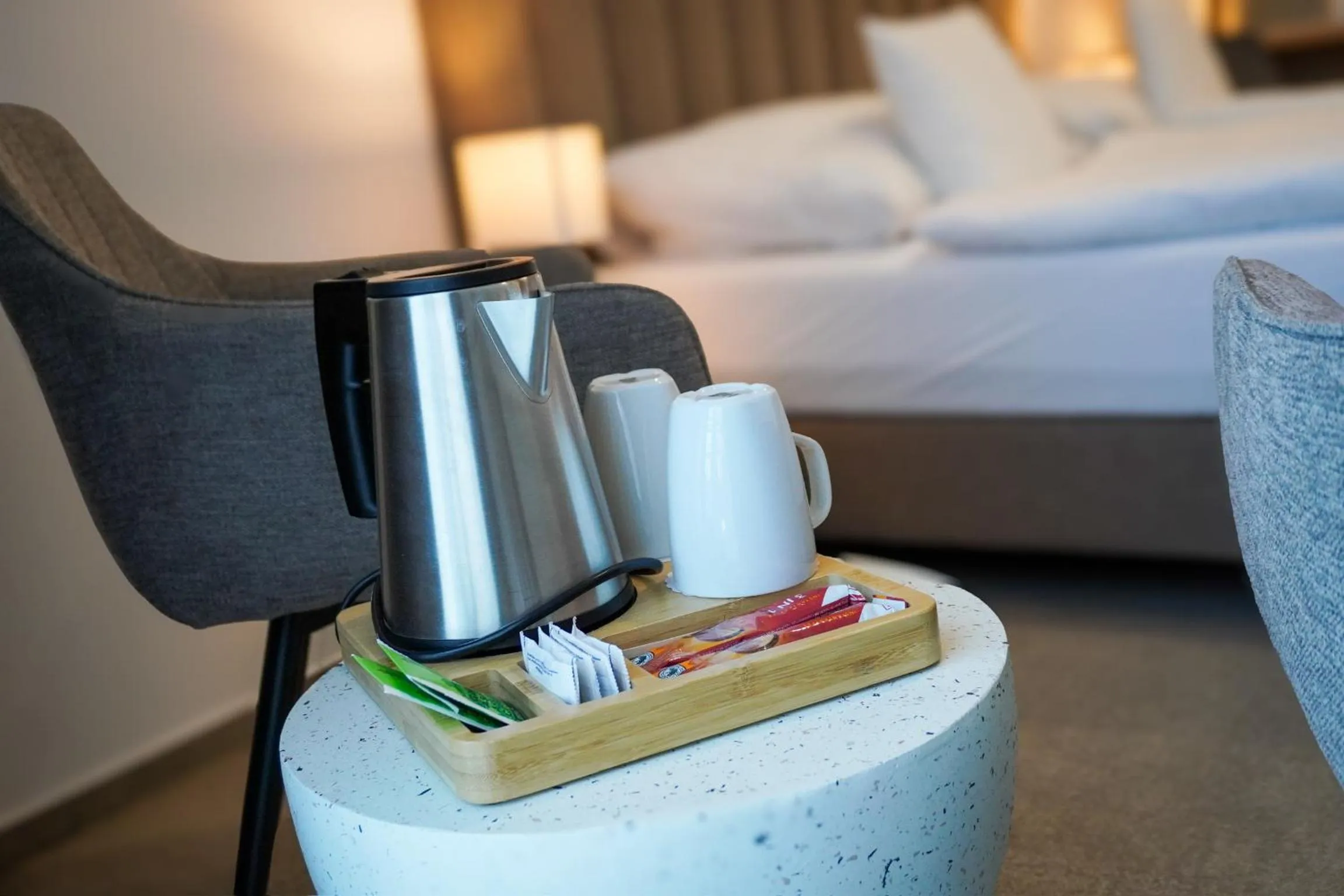 Coffee/tea facilities, Bed in Hotel Modena