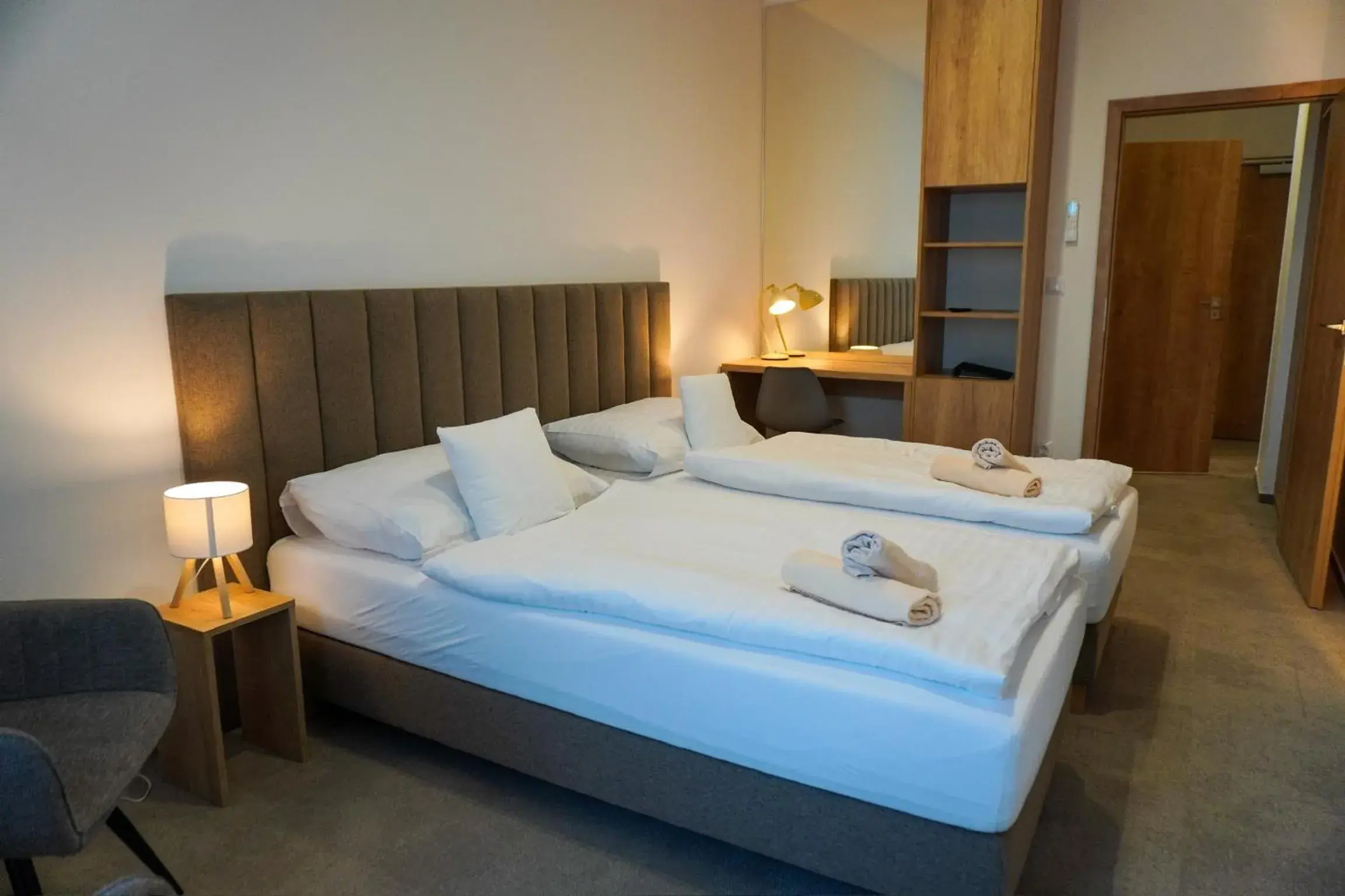 Deluxe Double or Twin Room with Balcony - single occupancy in Hotel Modena Deluxe Double or Twin Room with Balcony - single occupancy in Hotel Modena