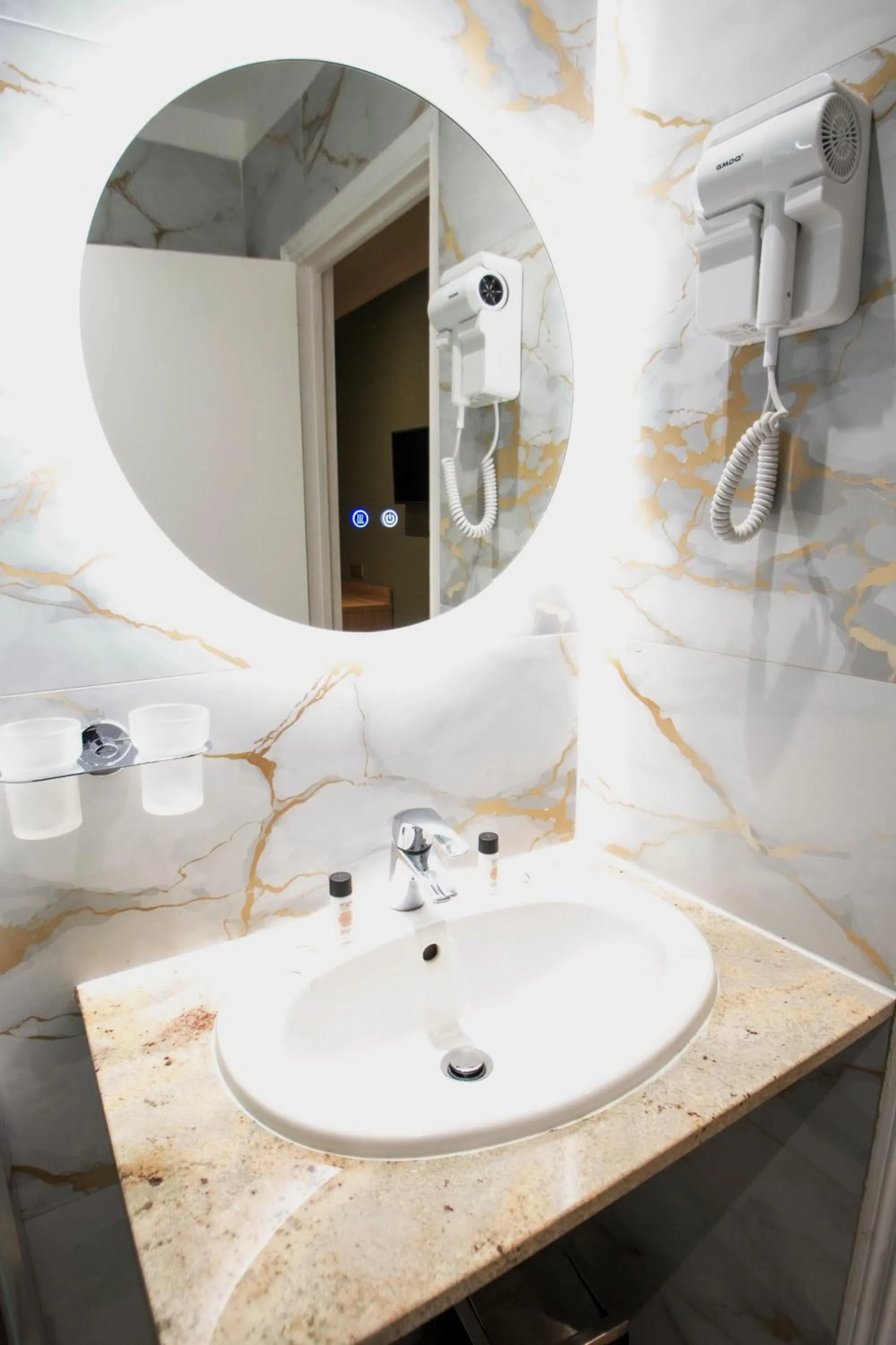 Bathroom in Hôtel Parisien