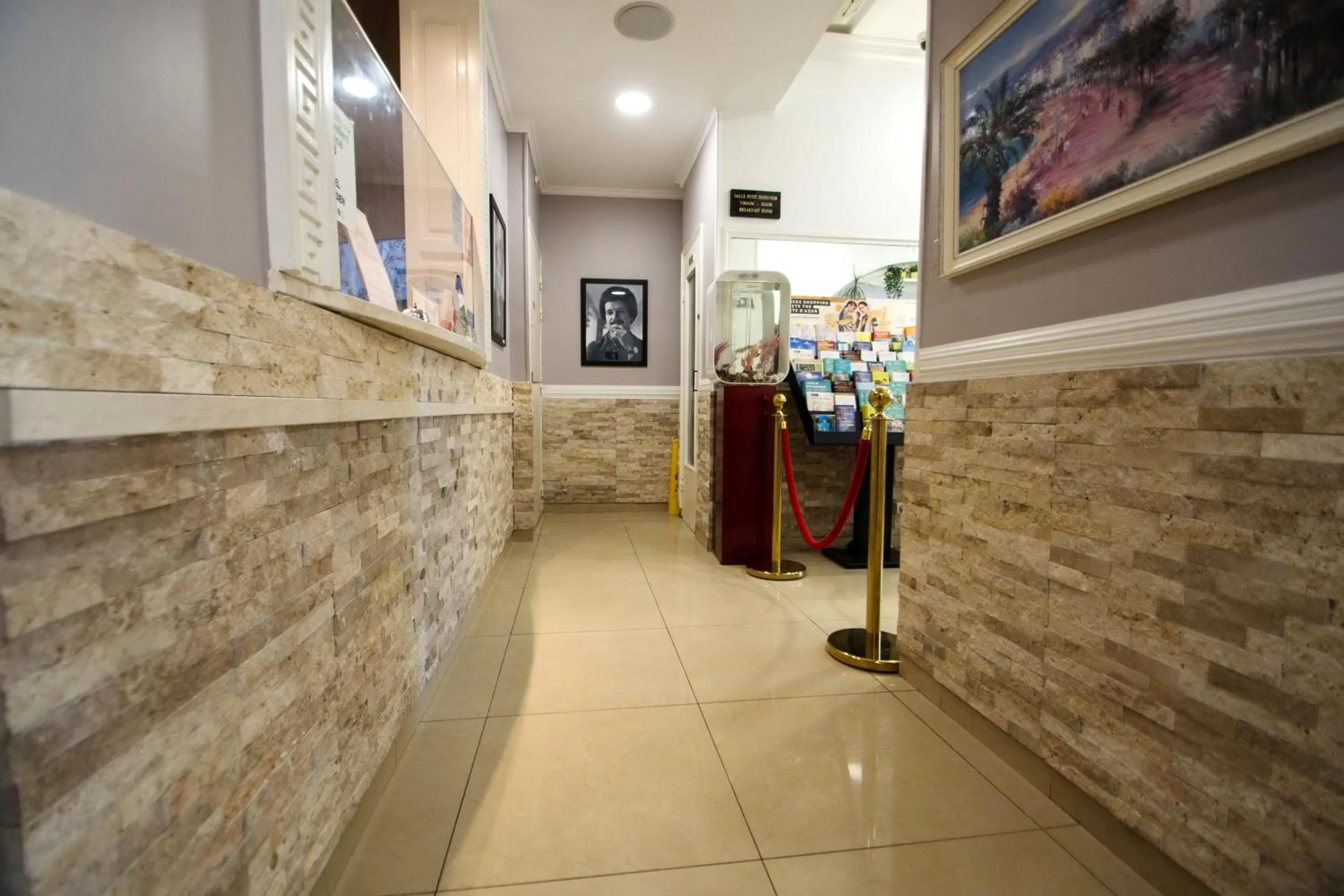 Facade/entrance in Hôtel Parisien