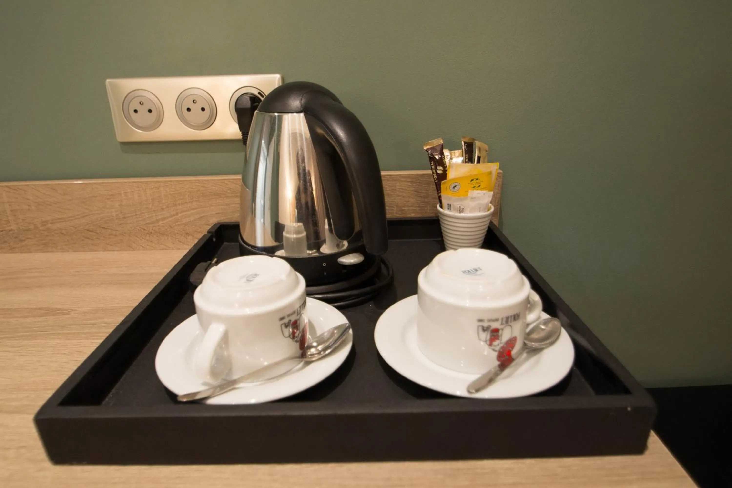 Coffee/tea facilities in Hôtel Parisien