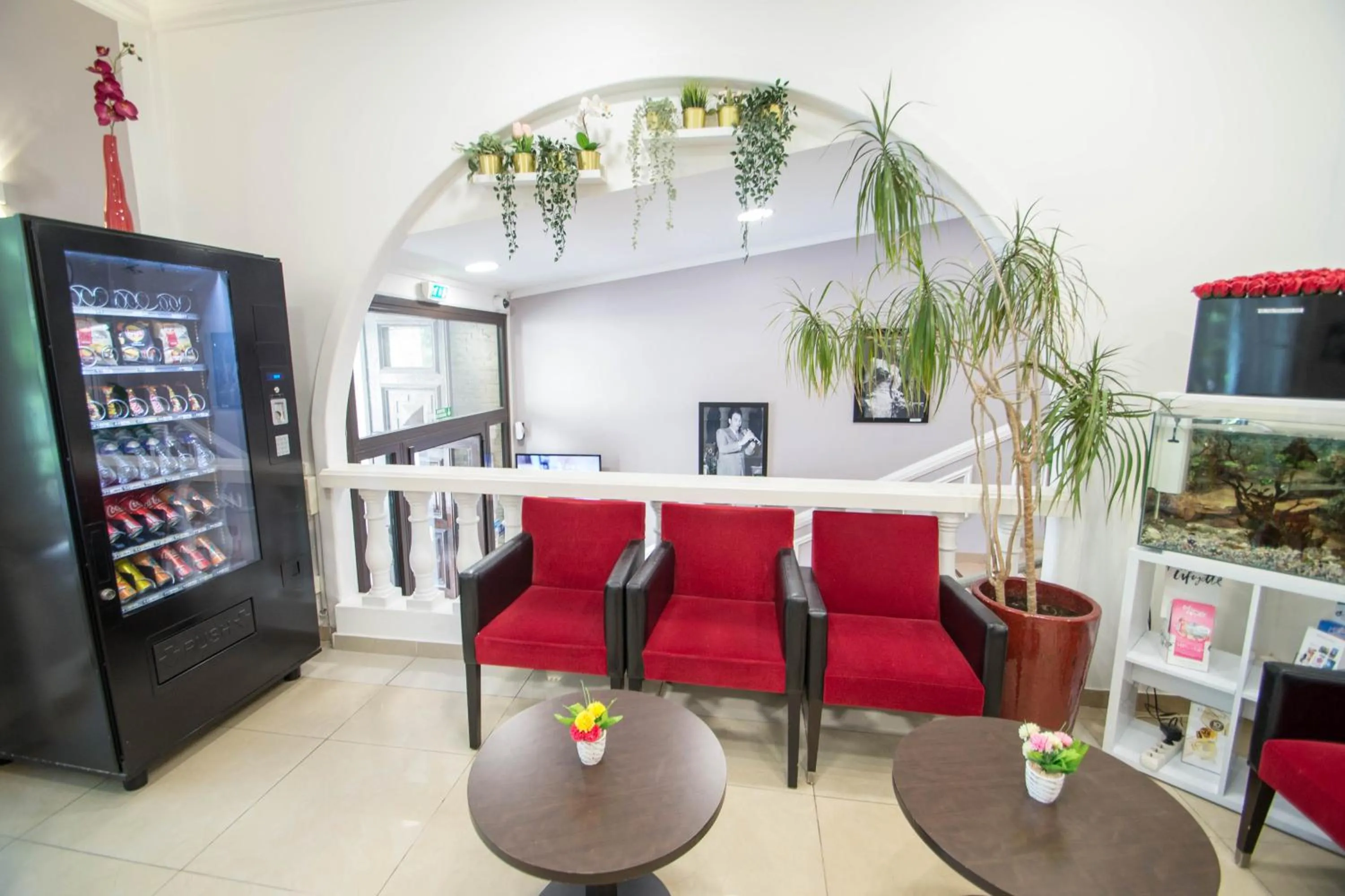 Facade/entrance in Hôtel Parisien