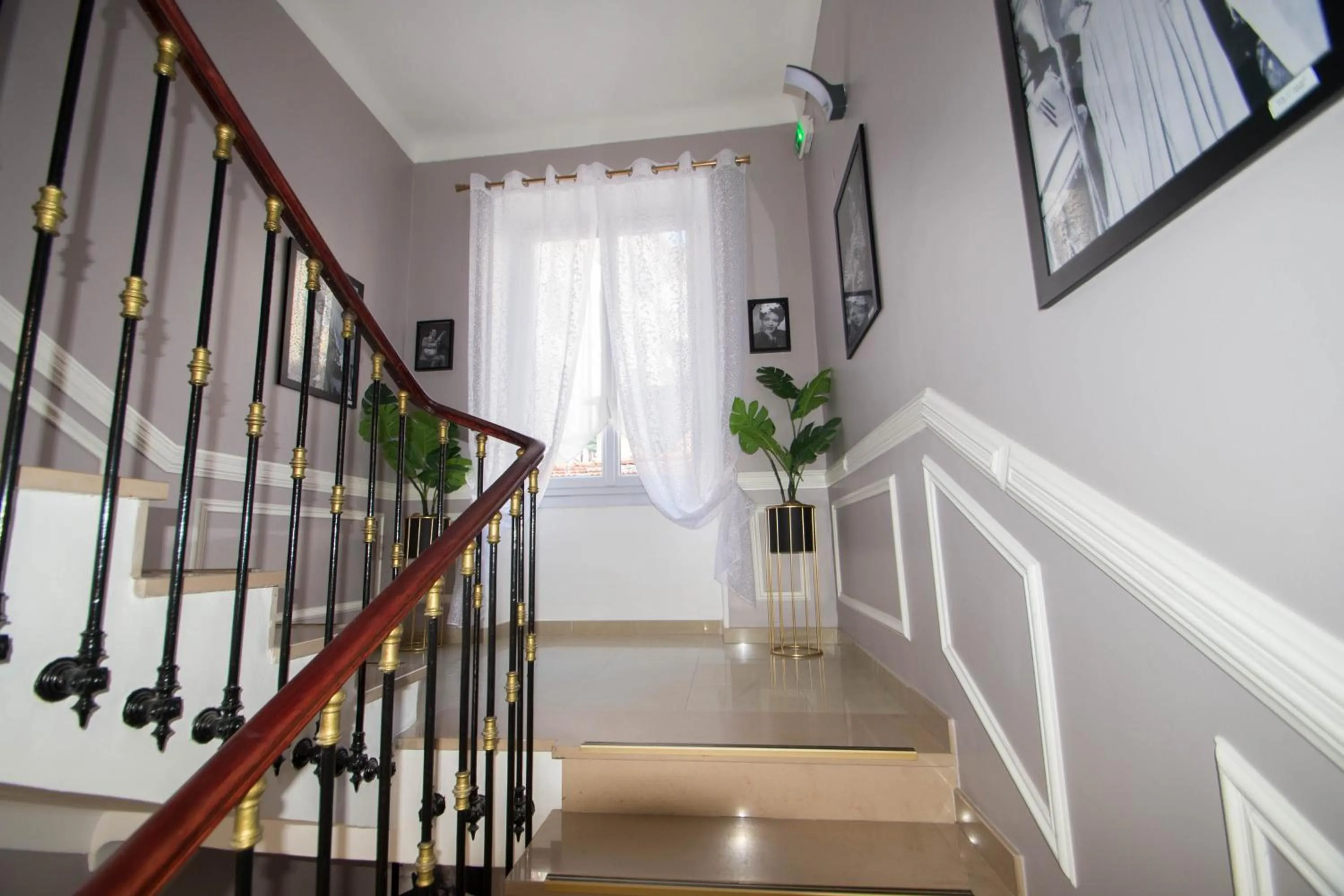 Decorative detail in Hôtel Parisien