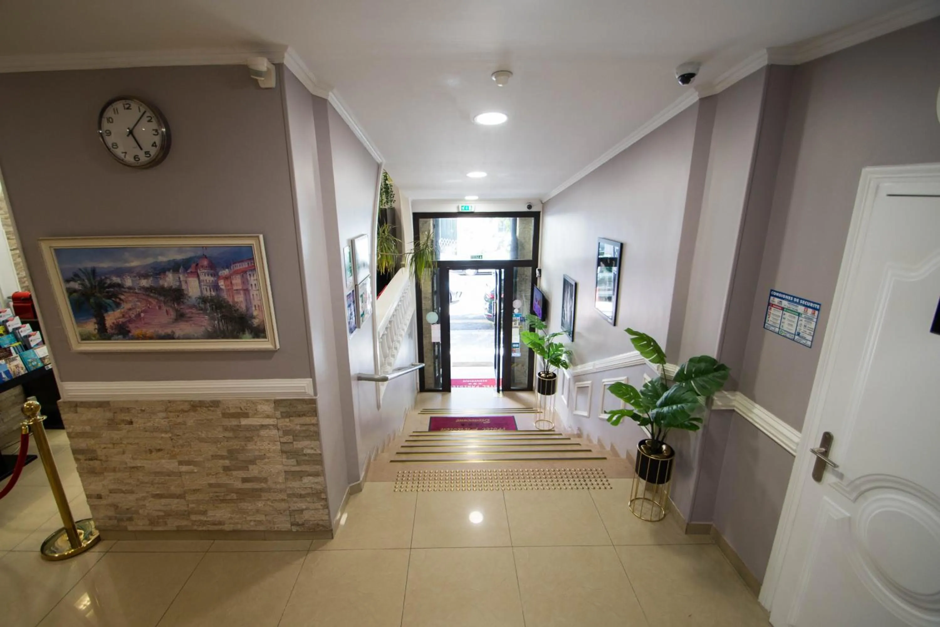 Facade/entrance in Hôtel Parisien