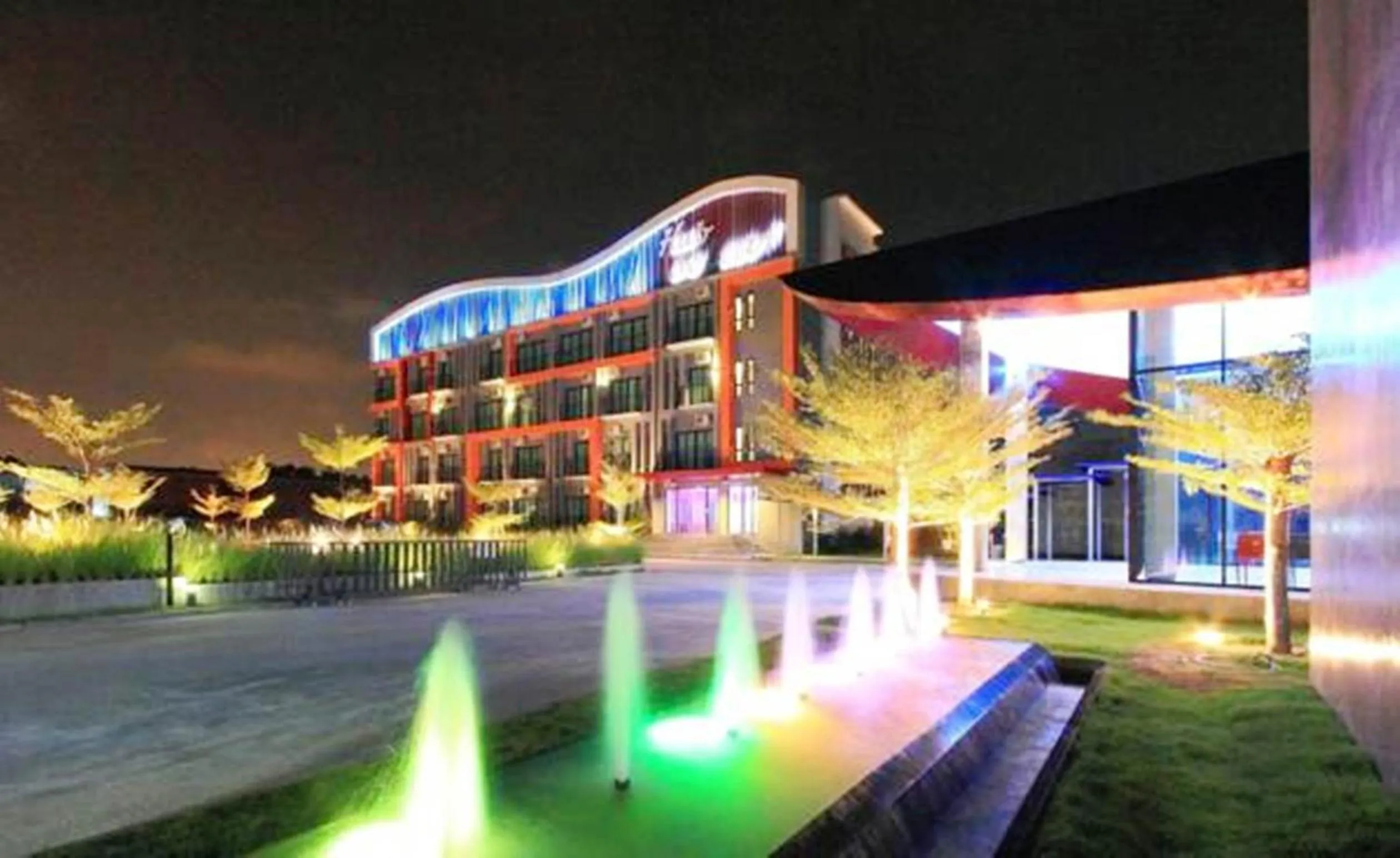 Facade/entrance in Hub de Leaf @ Rayong