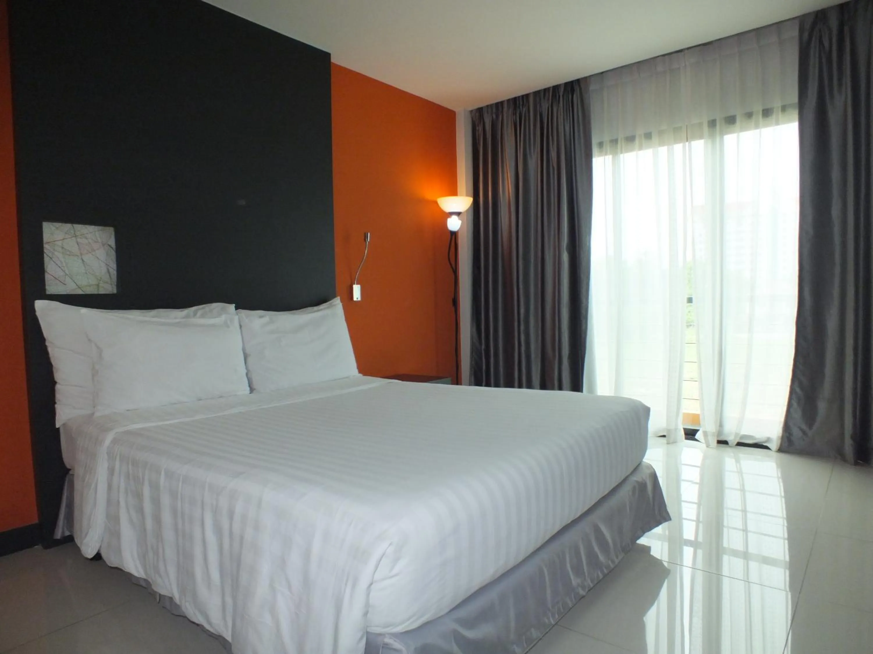 Photo of the whole room, Bed in Hub de Leaf @ Rayong