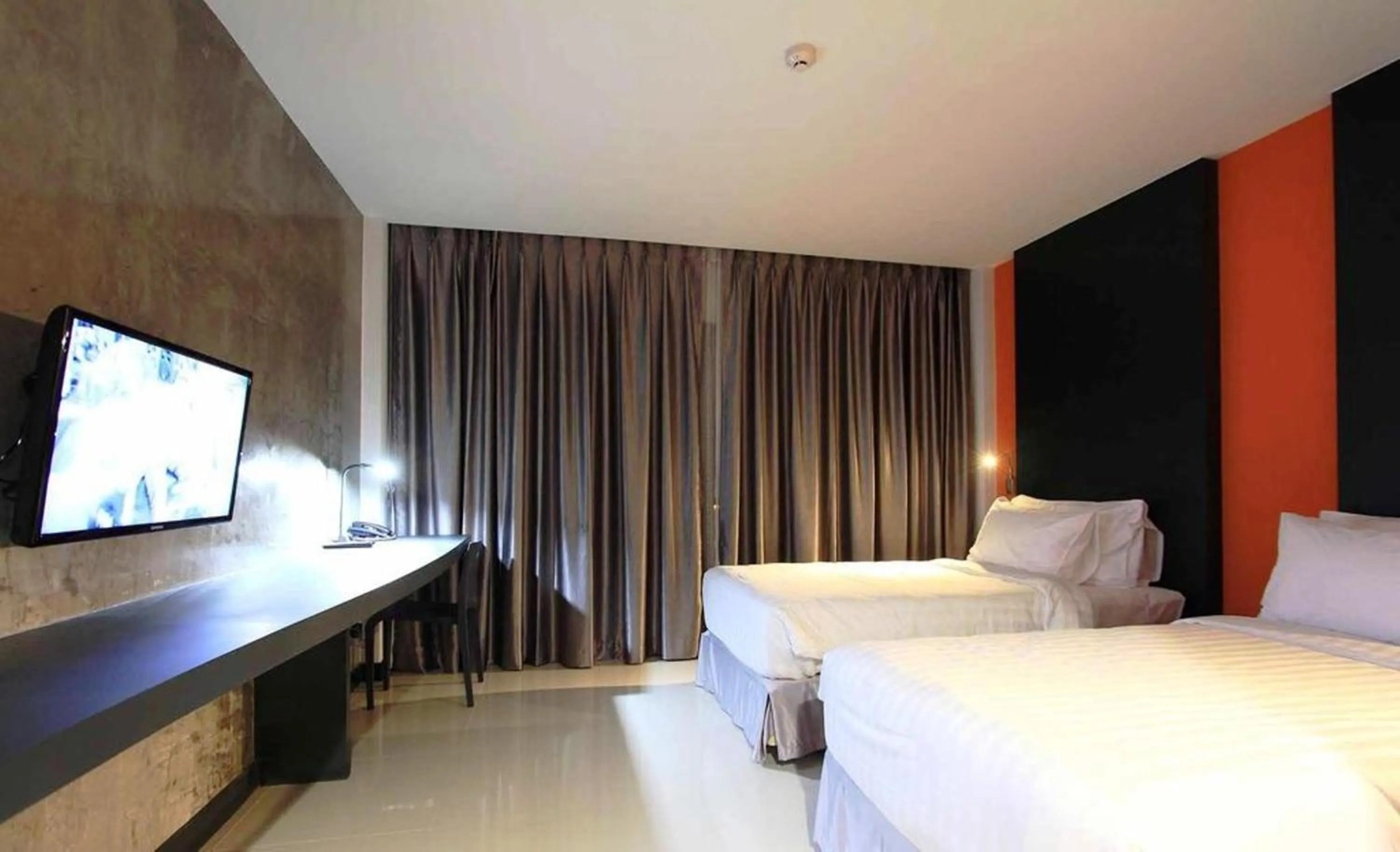 Photo of the whole room, Bed in Hub de Leaf @ Rayong