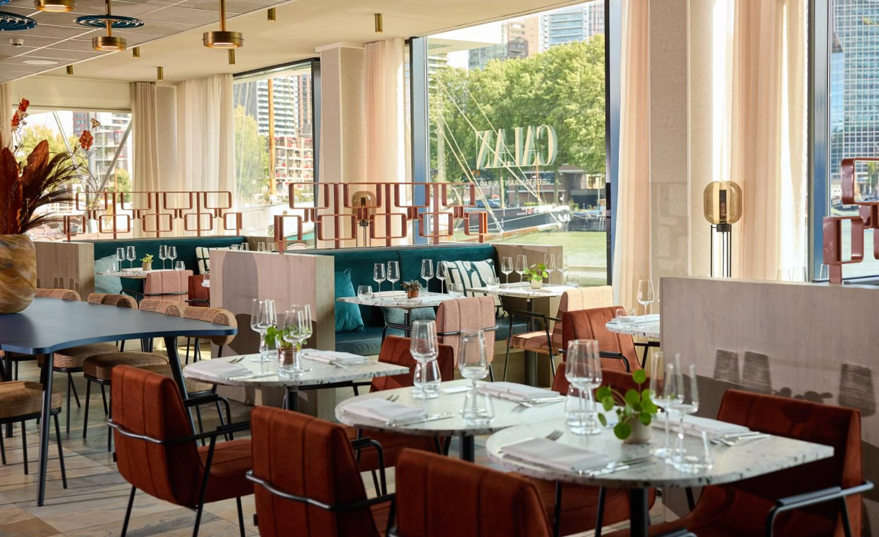 Restaurant/places to eat in Haven Hotel Rotterdam, Curio Collection by Hilton