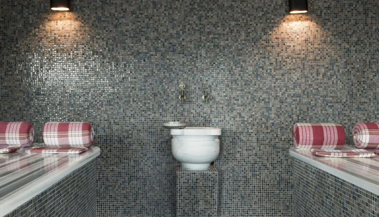 Spa and wellness centre/facilities in Haven Hotel Rotterdam, Curio Collection by Hilton