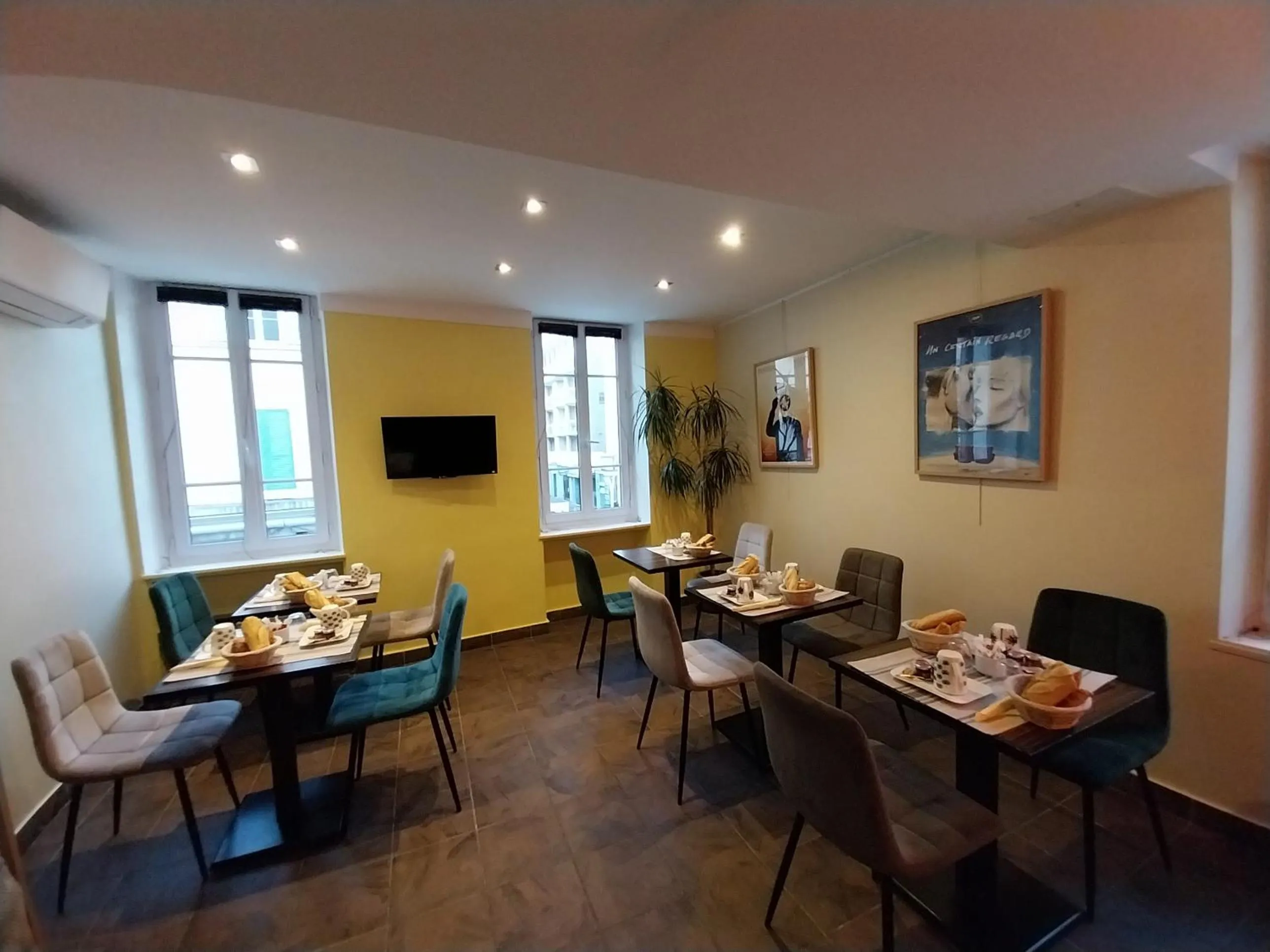 Communal lounge/ TV room in Hotel Le Mistral