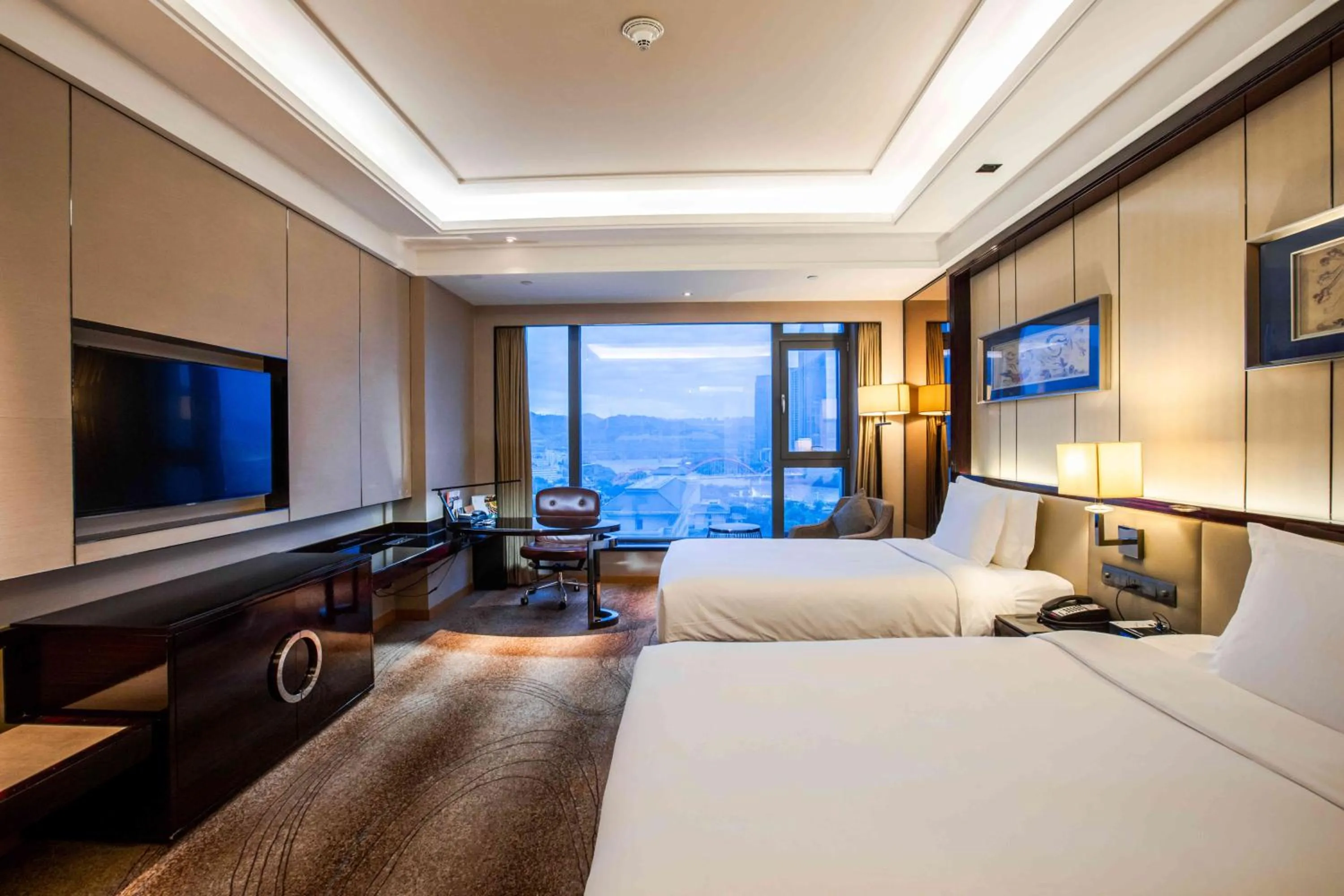 River view, Bed in Crowne Plaza Hotel Lanzhou by IHG