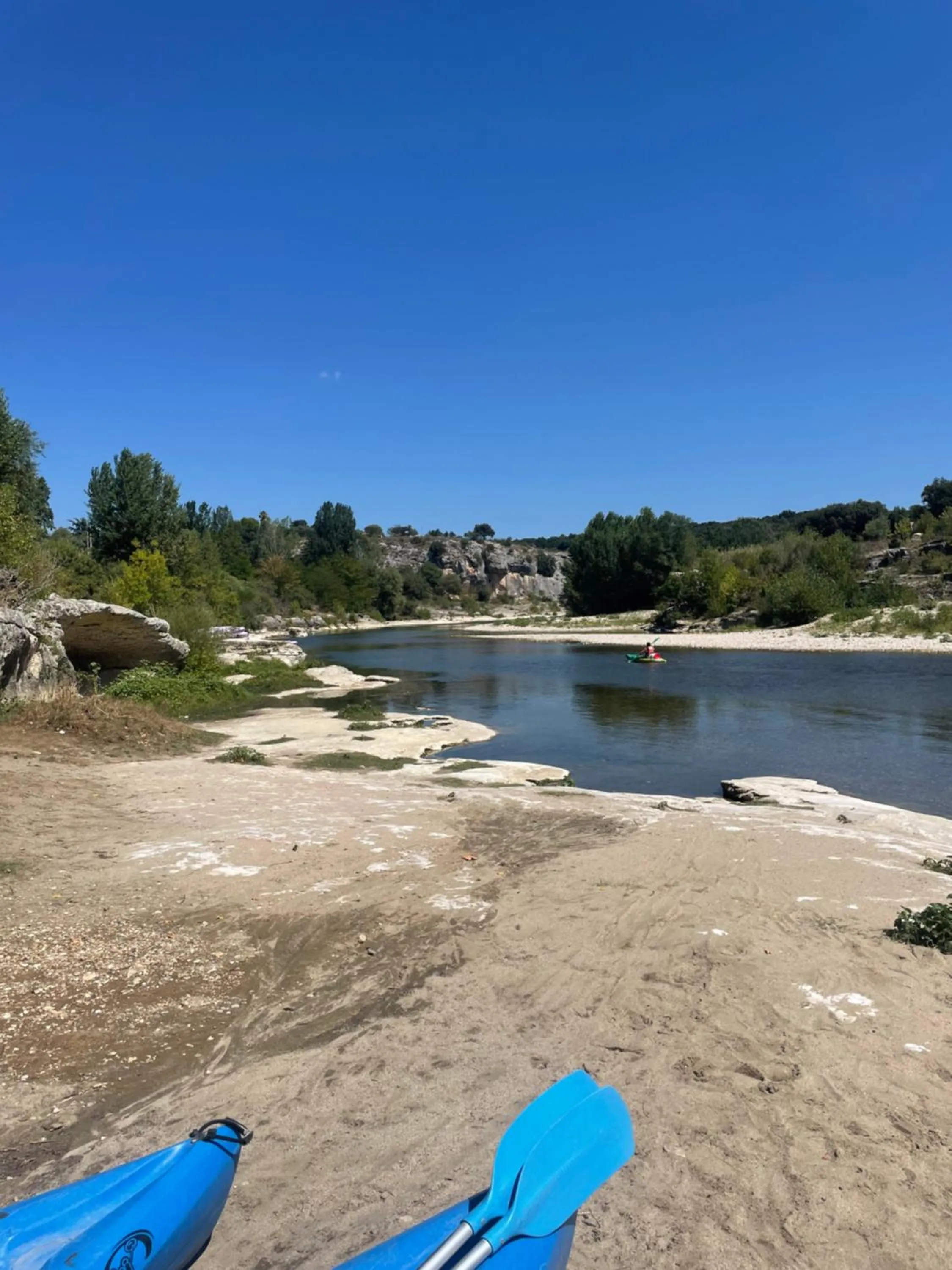 River view in La Chambre Haute et son jardin dans les hauteurs de Nîmes