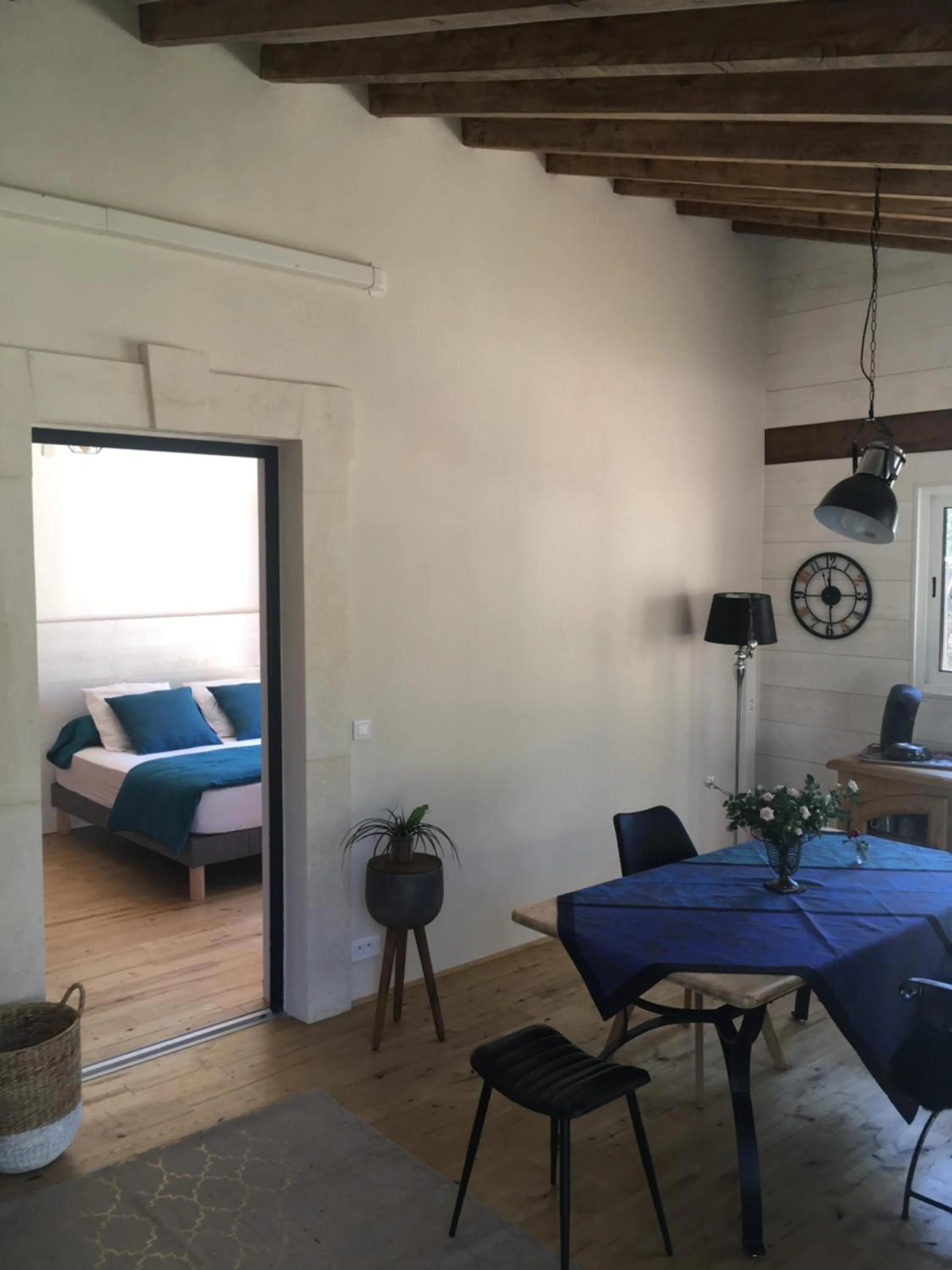 Property building, Bed in La Chambre Haute et son jardin dans les hauteurs de Nîmes