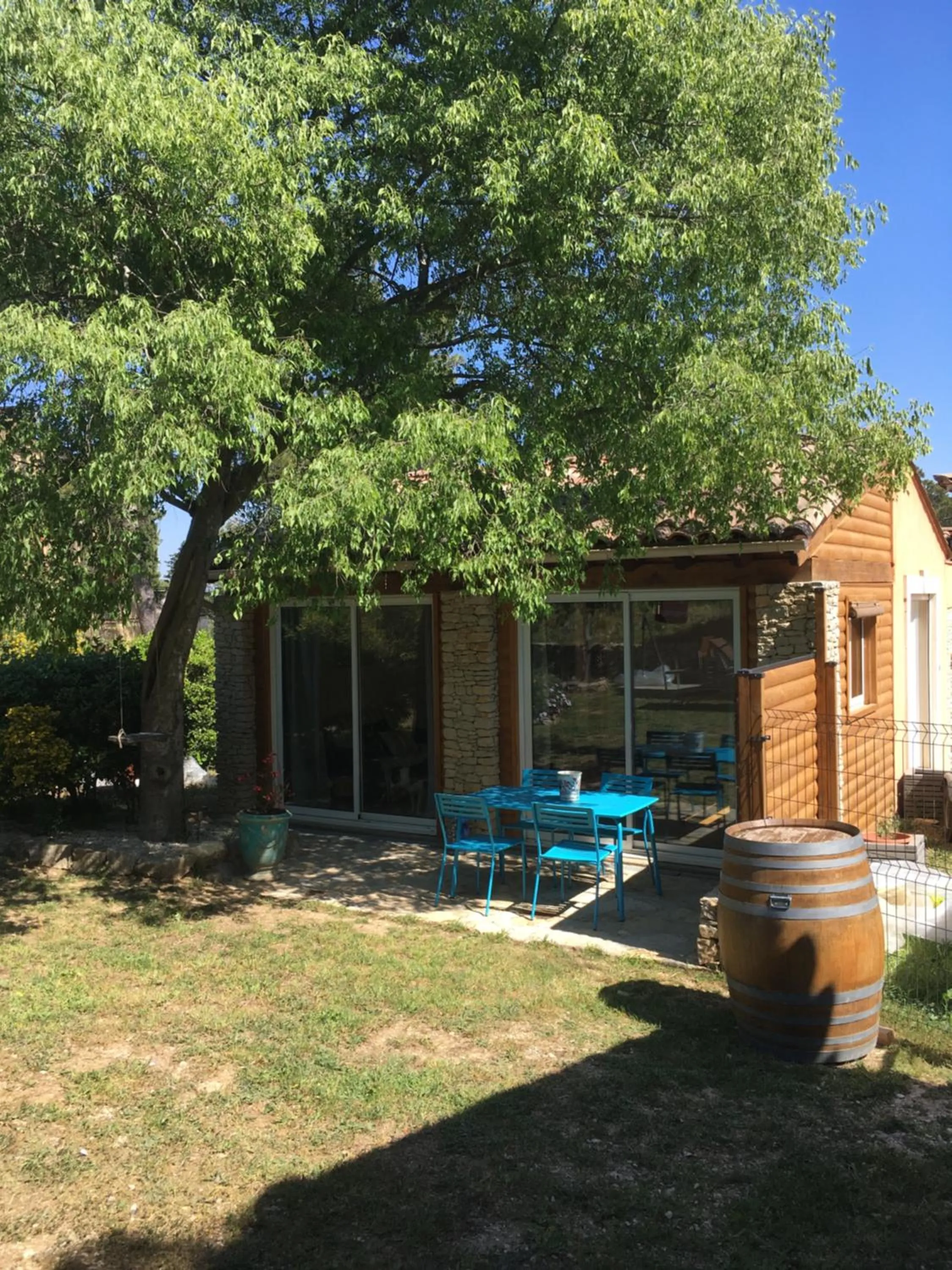 Patio in La Chambre Haute et son jardin dans les hauteurs de Nîmes