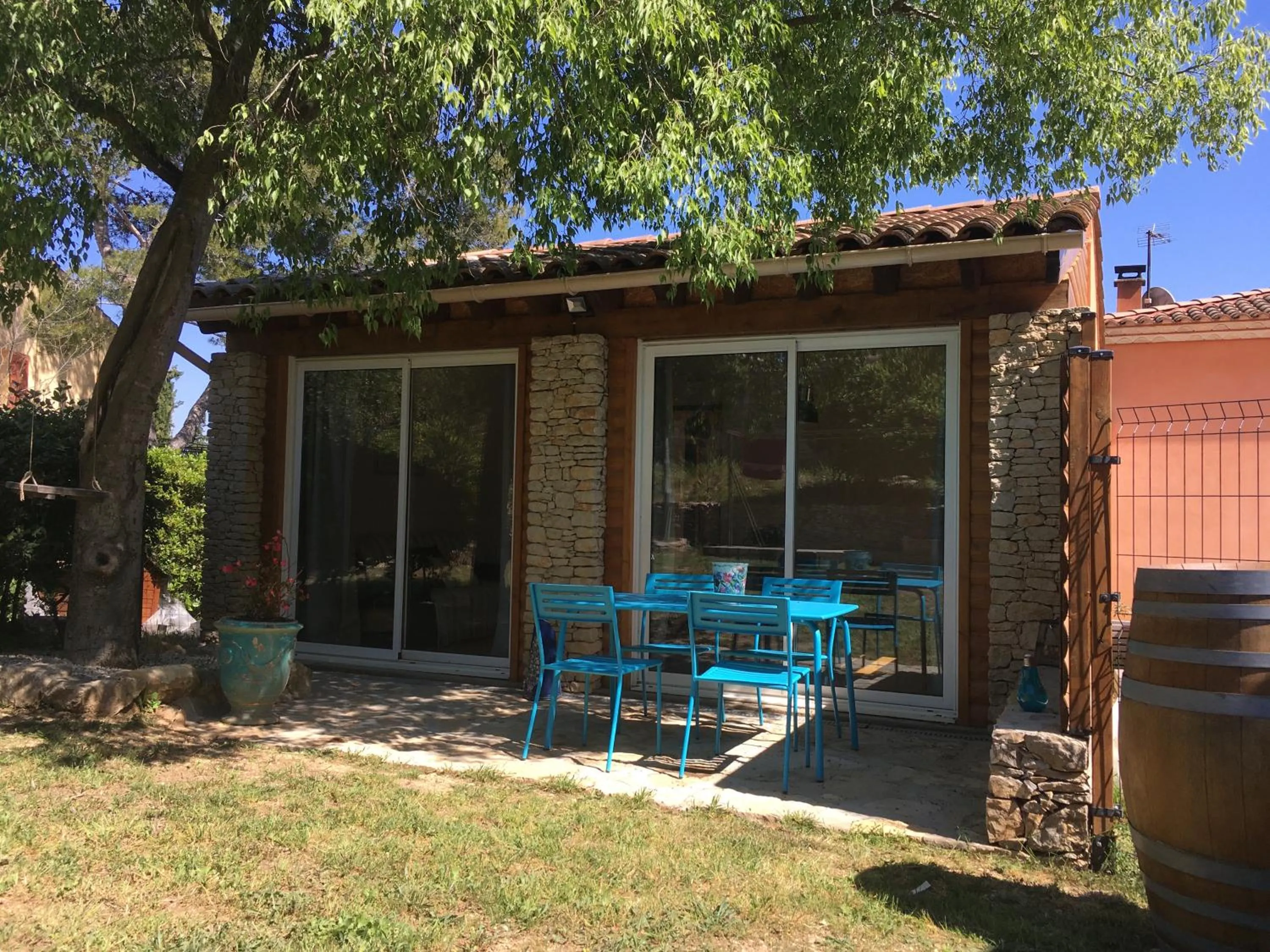 Patio in La Chambre Haute et son jardin dans les hauteurs de Nîmes