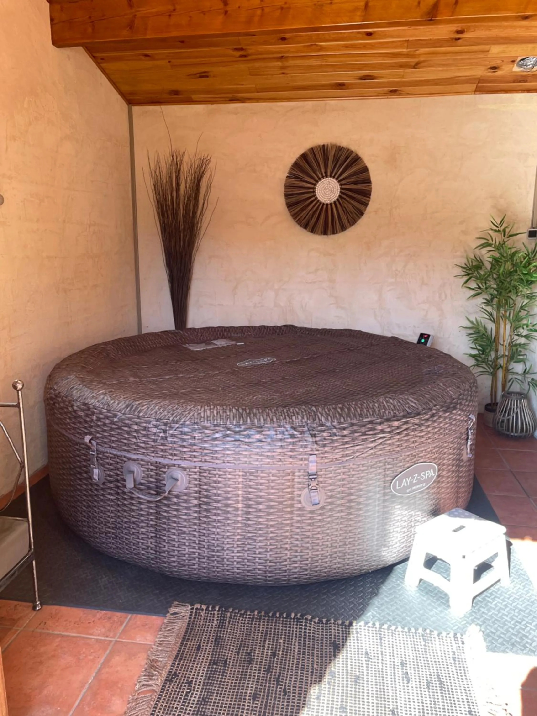 La Chambre Haute, son spa et son jardin à Nîmes