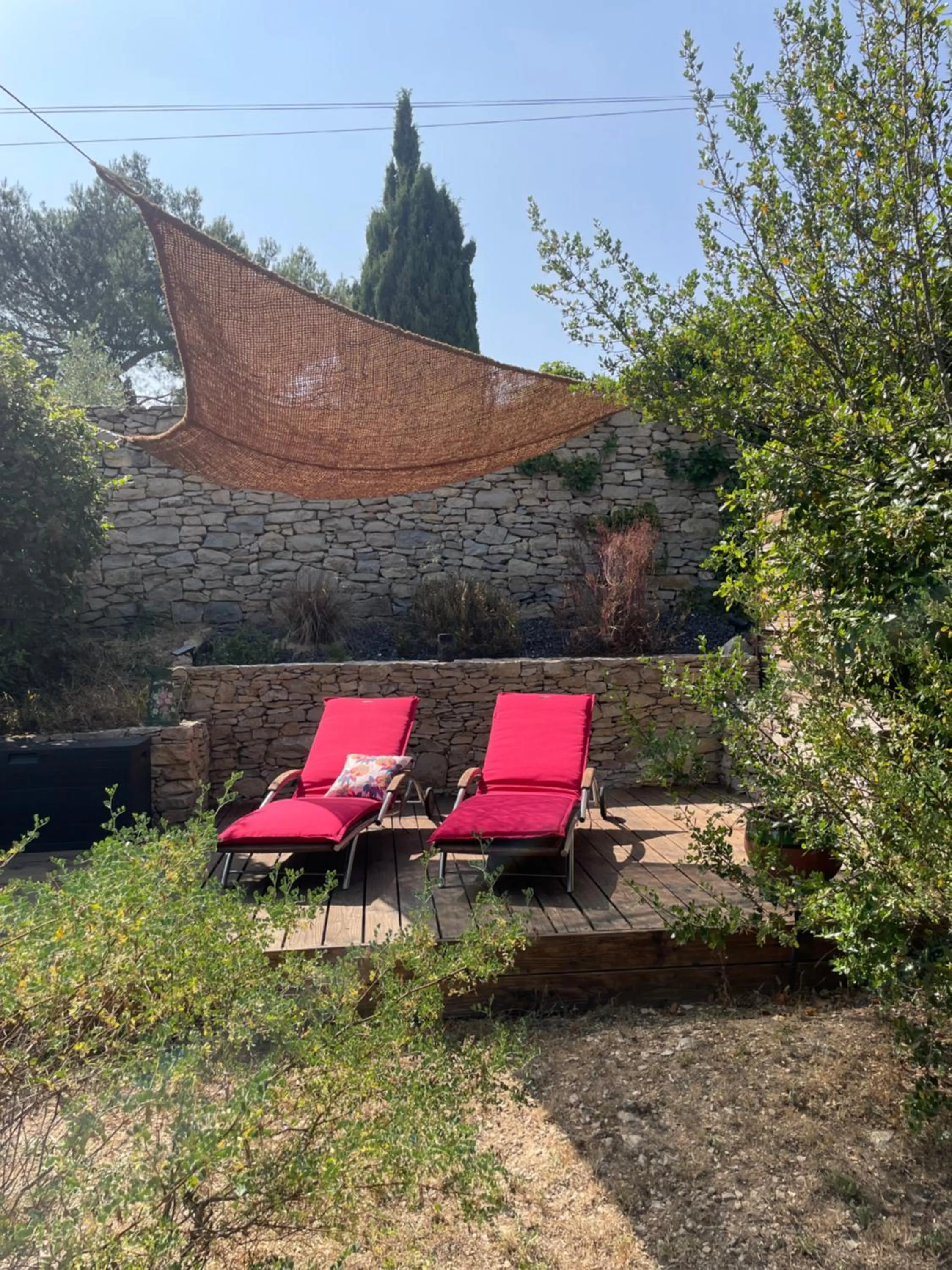 Garden view in La Chambre Haute et son jardin dans les hauteurs de Nîmes