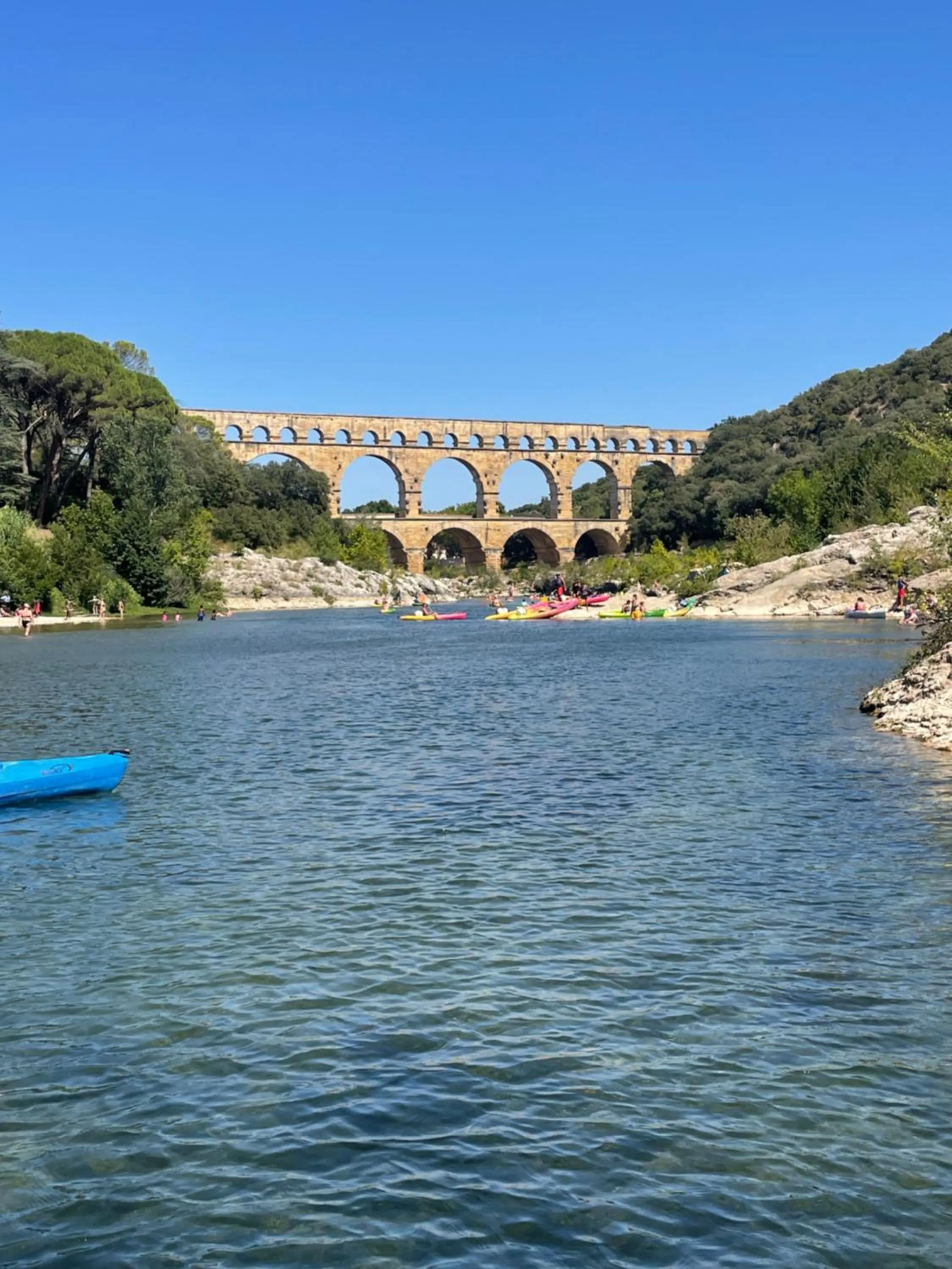 River view in La Chambre Haute et son jardin dans les hauteurs de Nîmes