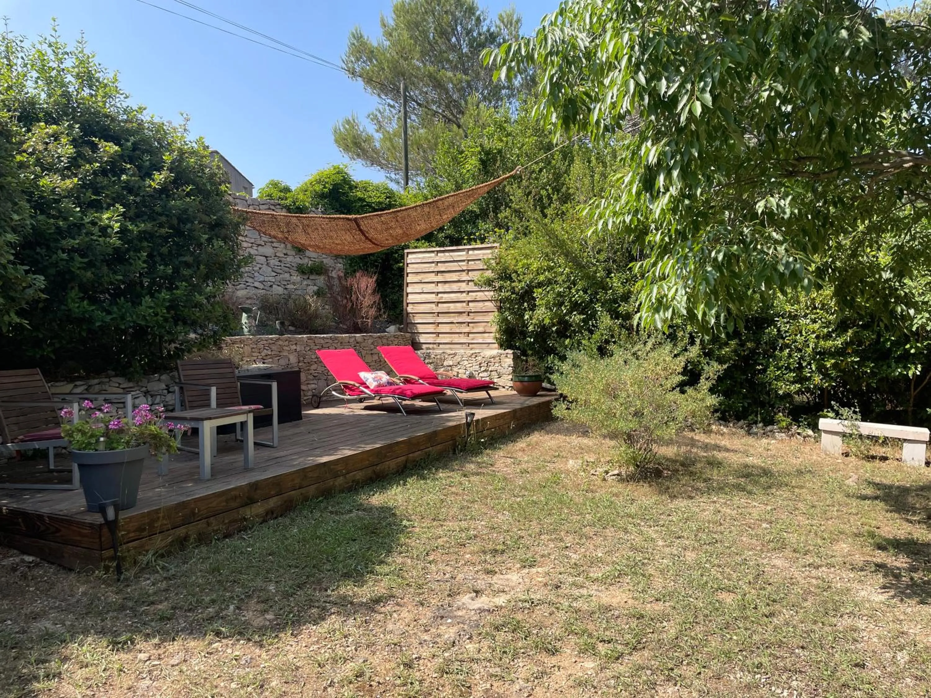 Garden view in La Chambre Haute et son jardin dans les hauteurs de Nîmes