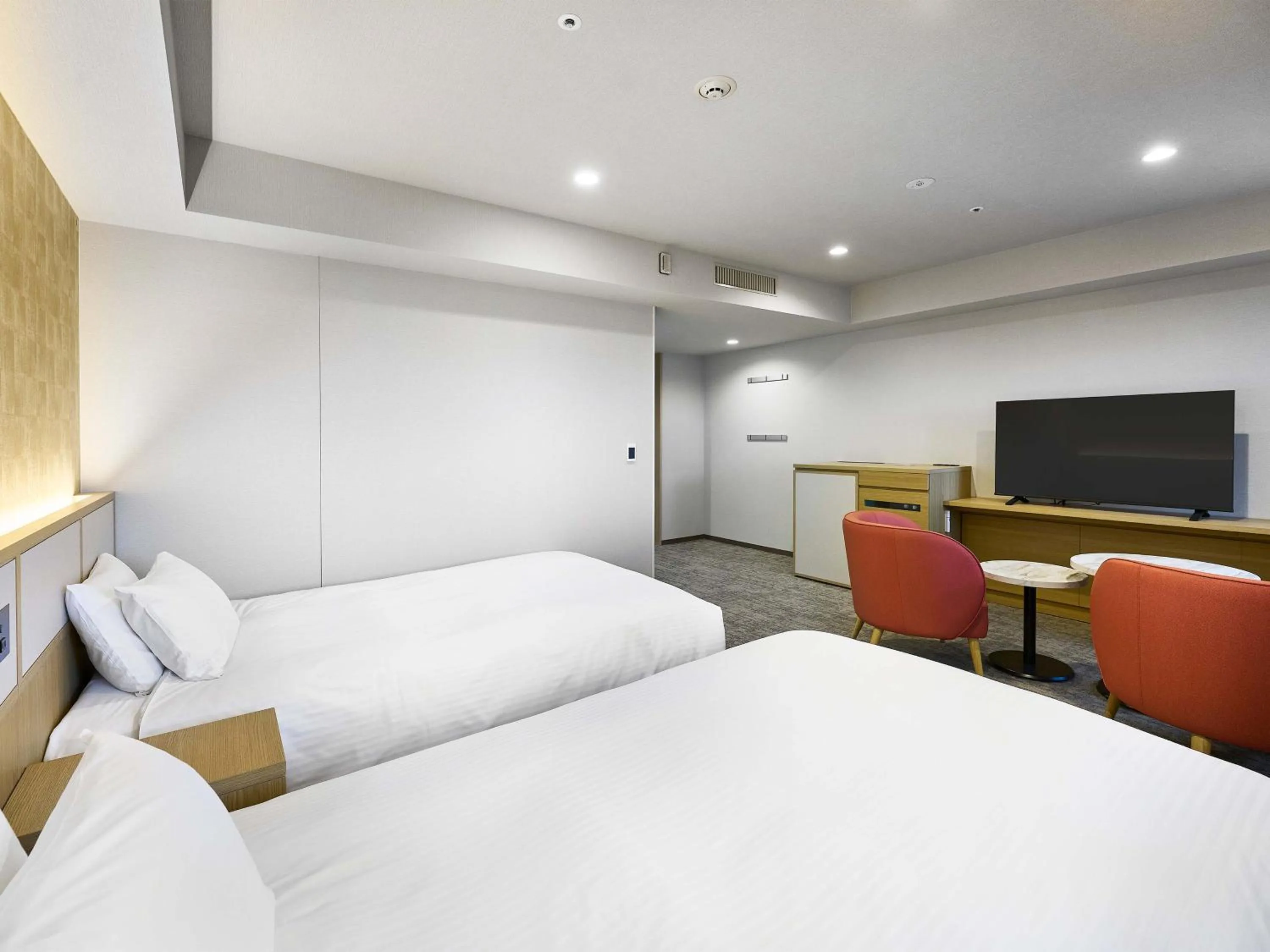 Photo of the whole room, Bed in Daiwa Roynet Hotel Naha Kokusaidori