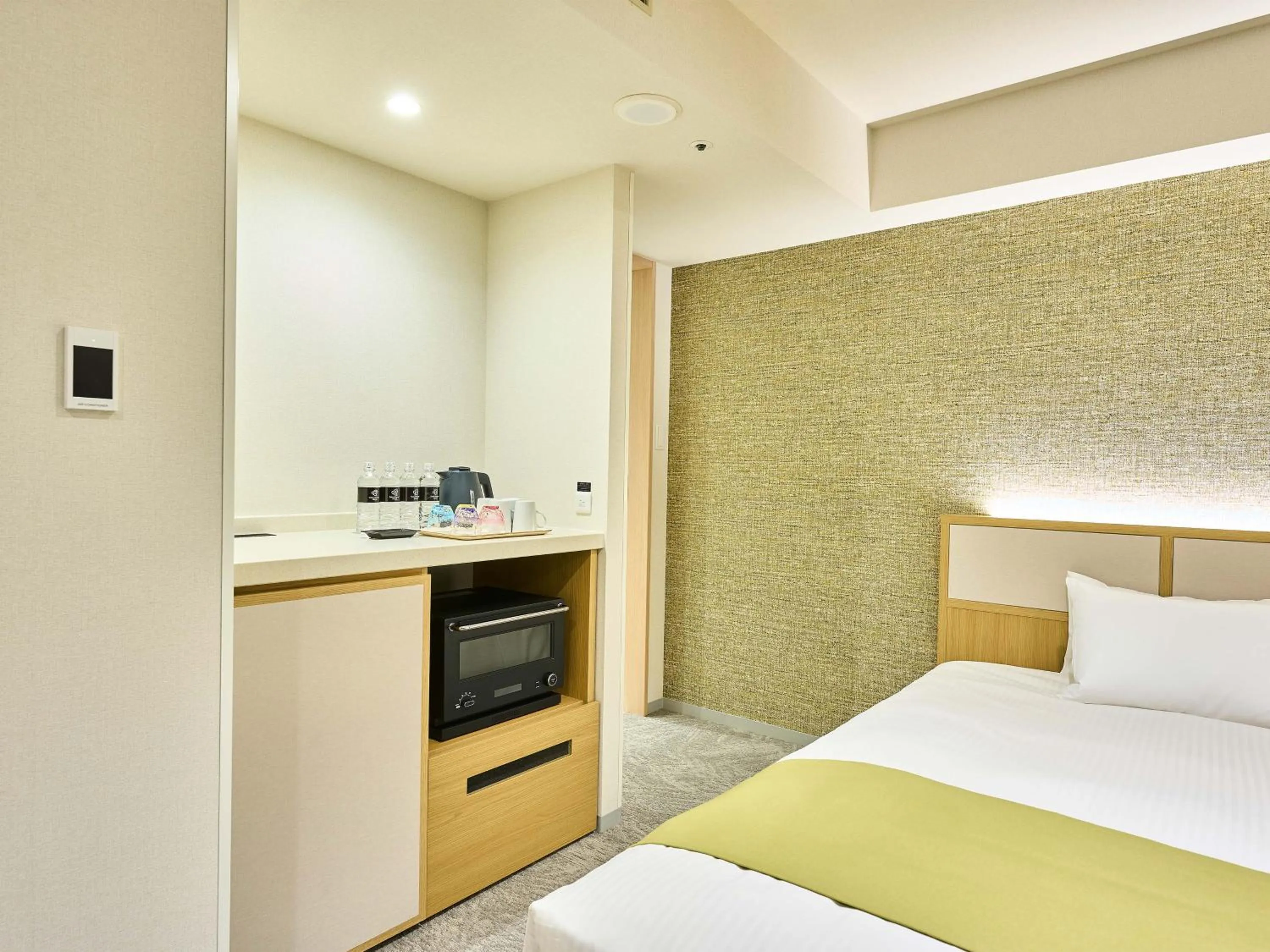Photo of the whole room, Bed in Daiwa Roynet Hotel Naha Kokusaidori