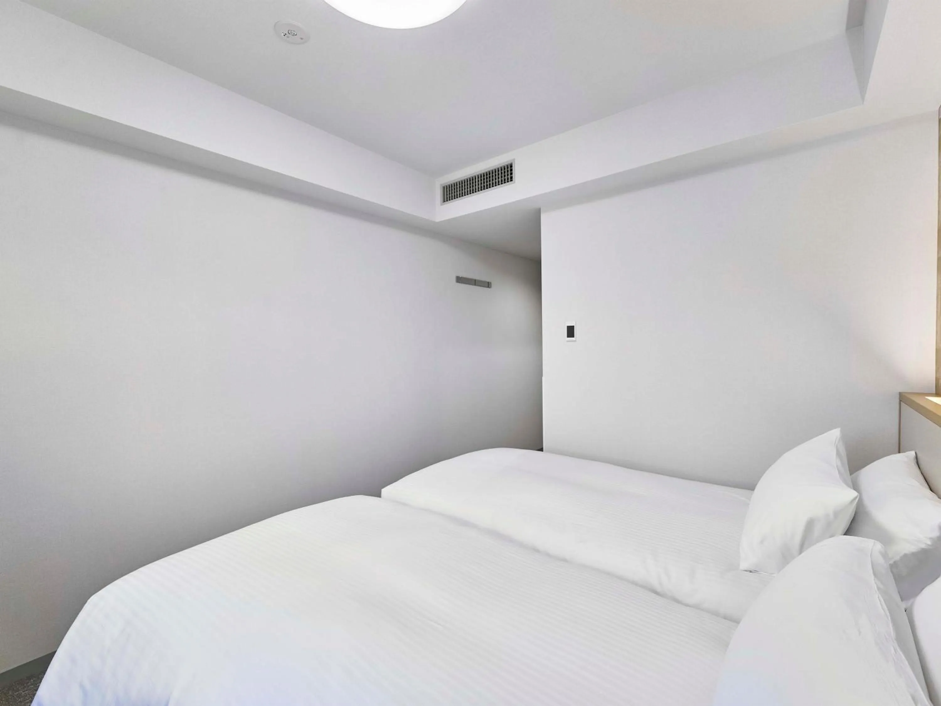 Bed in Daiwa Roynet Hotel Naha Kokusaidori