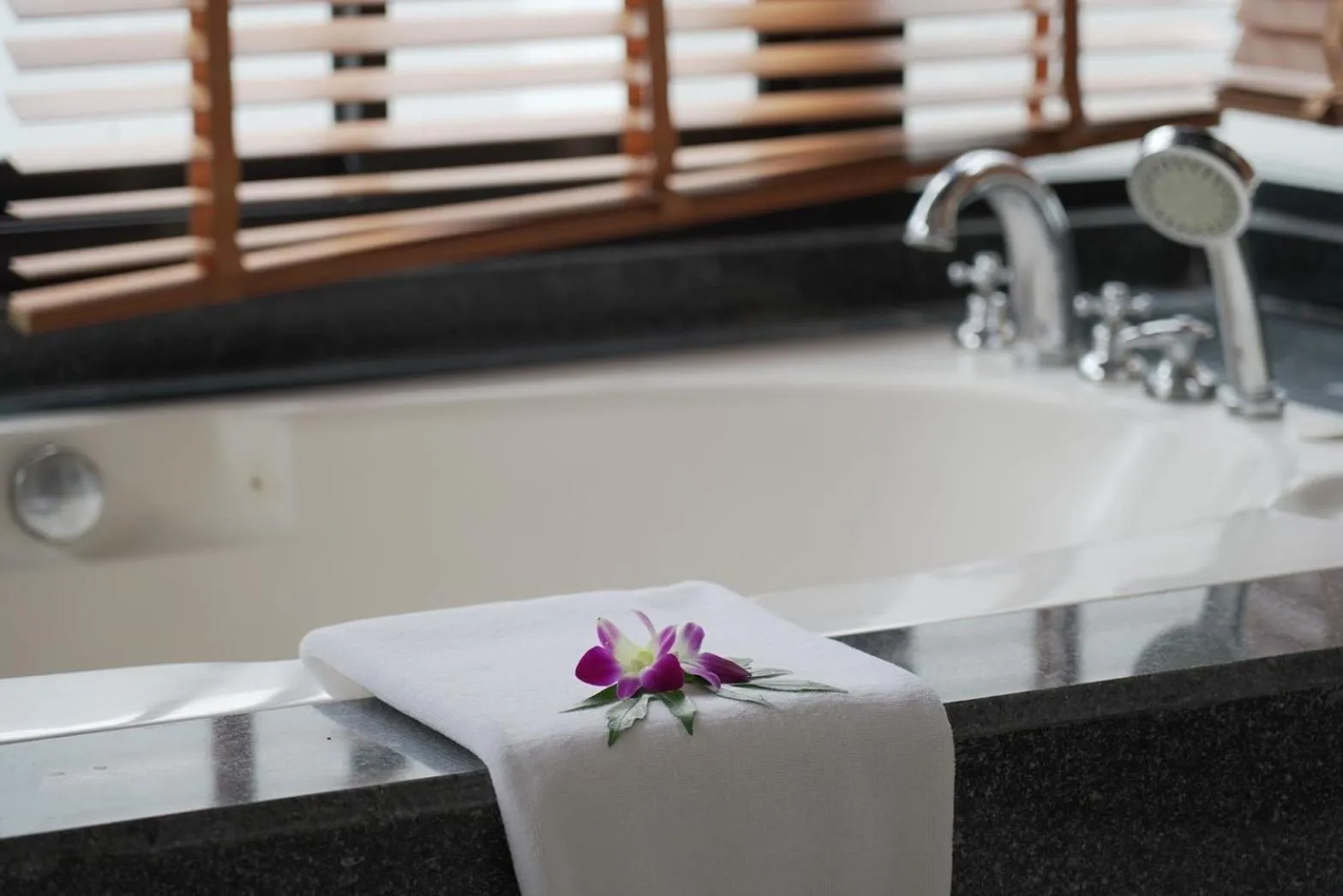 Bath in Seaview Resort Khao Lak - SHA Plus
