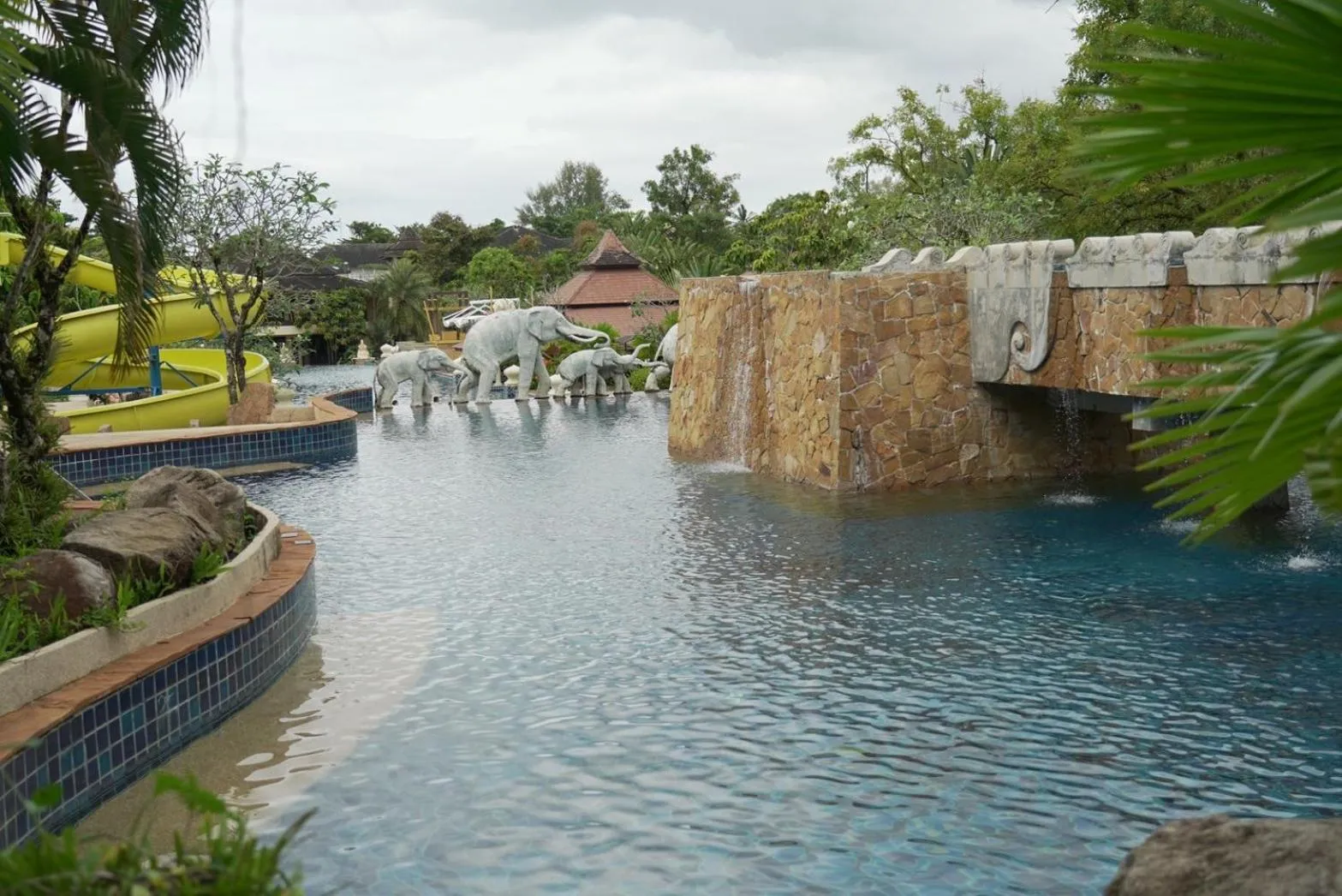 Swimming pool in Seaview Resort Khao Lak - SHA Plus